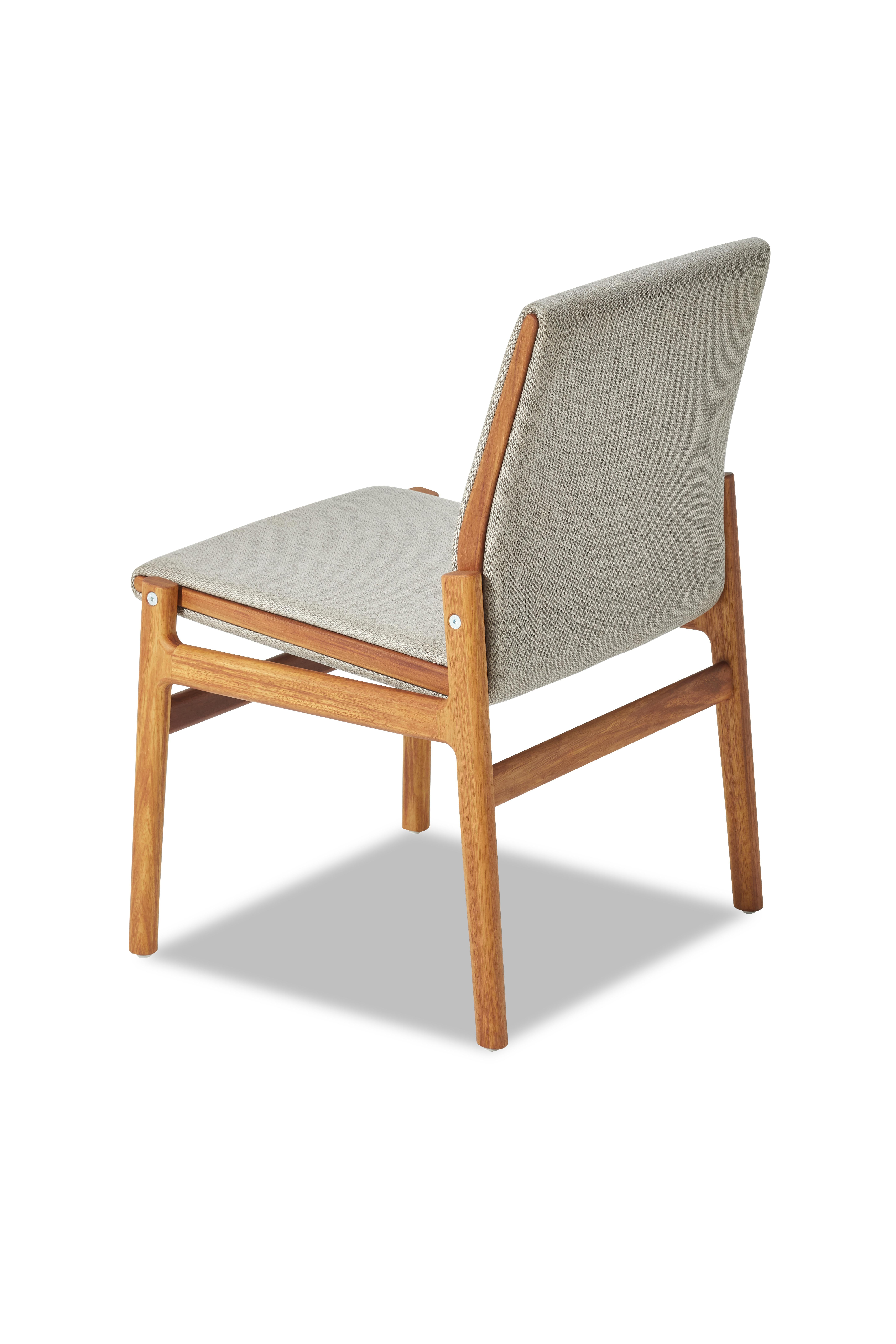 XXI secolo e contemporaneo Sedia da pranzo per esterni IVAR in massello di Iroko Taupe di Contemporary Design/One in vendita