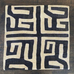 Kissenbezug aus afrikanischer Kuba-Raffia, cremefarben und schwarz, 20 x 20 Zoll, Design 2