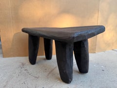Handgeschnitzter Senufo-Ausstellungshocker aus Hartholz, Elfenbeinküste, 20 Zoll, Nr. 1