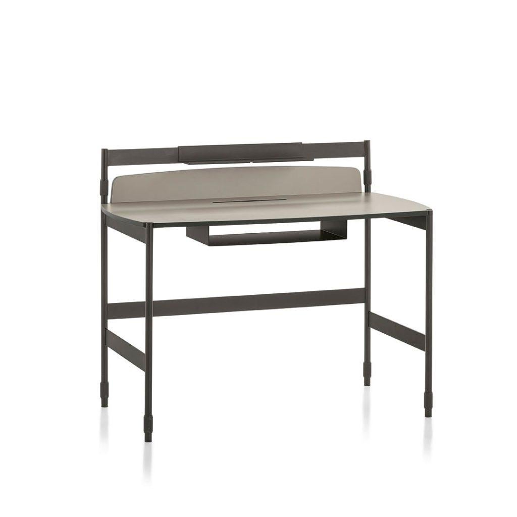 Trace Desk In New Condition For Sale In Miami, FL