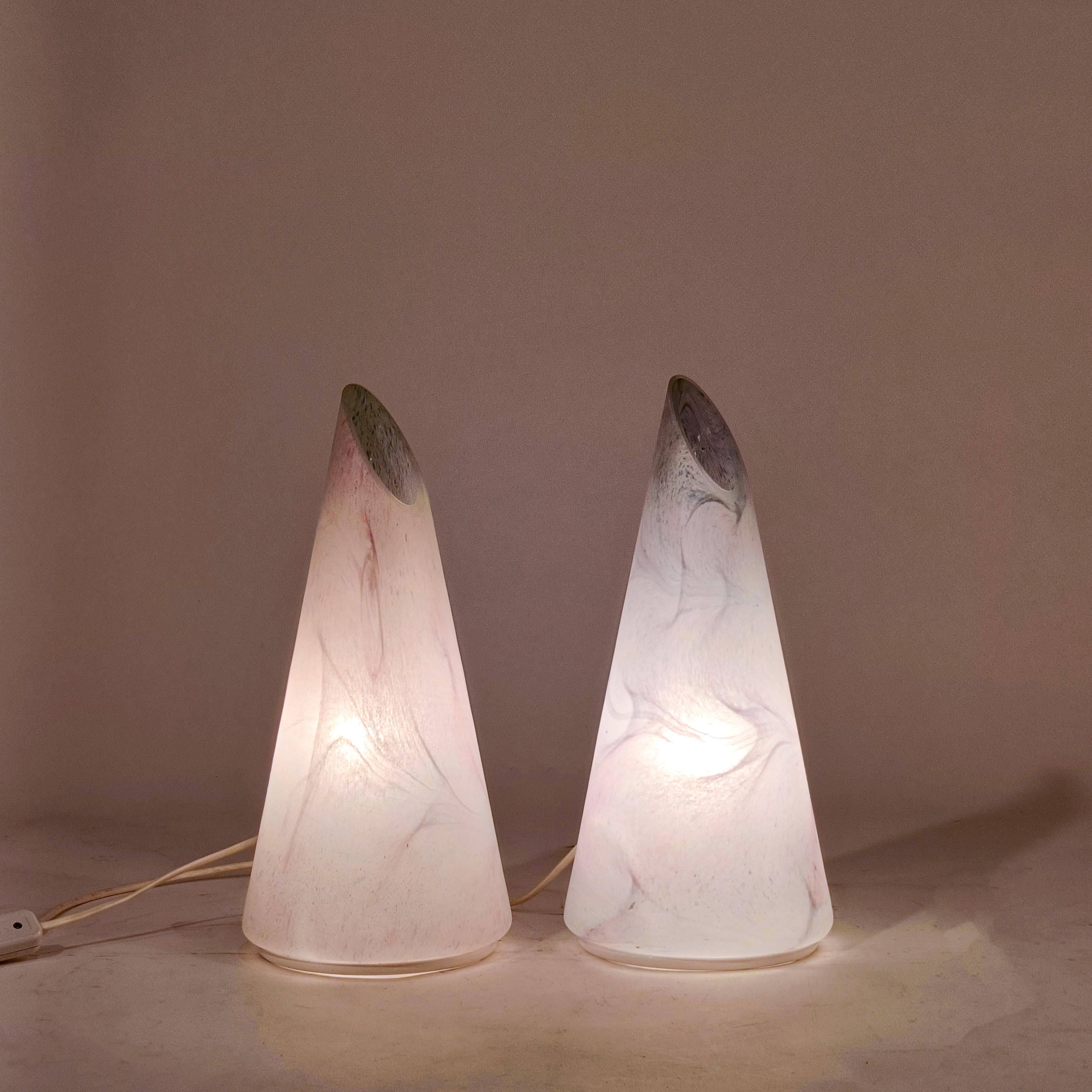 A Space AGE et Modern Age. Lampes de table coniques en verre de Murano soufflé à la main, Italie, années 1980 Excellent état - En vente à SANT ADRIÀ DE BESÒS, ES