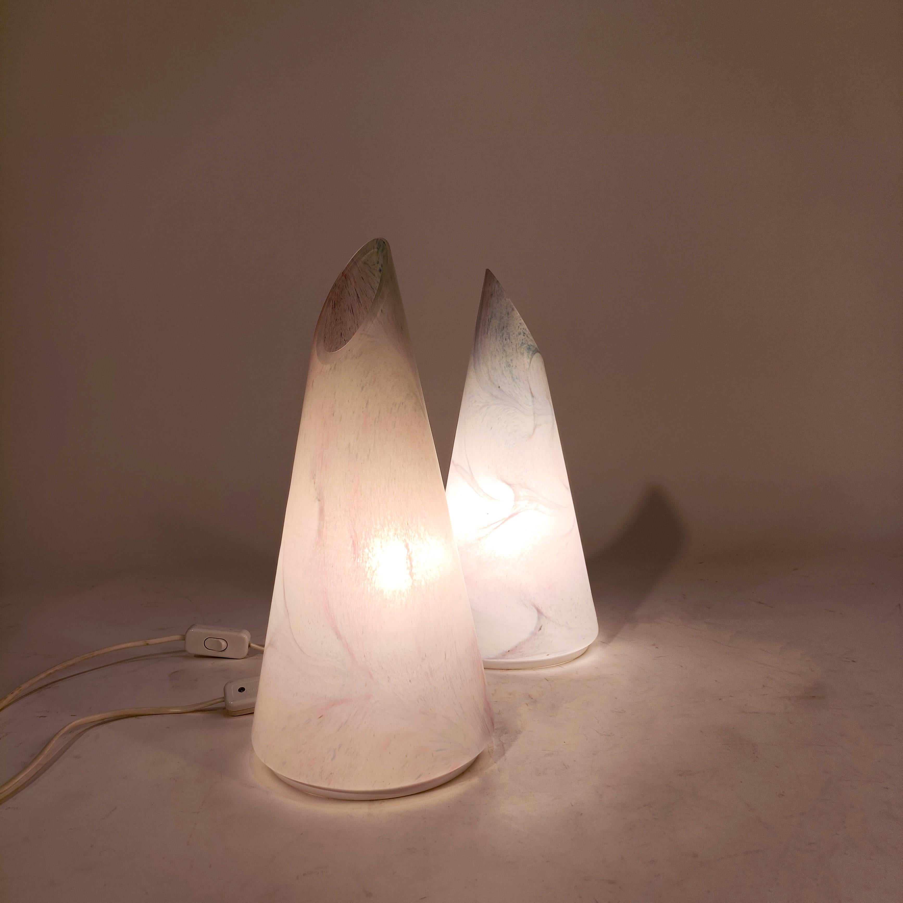 Verre de Murano A Space AGE et Modern Age. Lampes de table coniques en verre de Murano soufflé à la main, Italie, années 1980 en vente