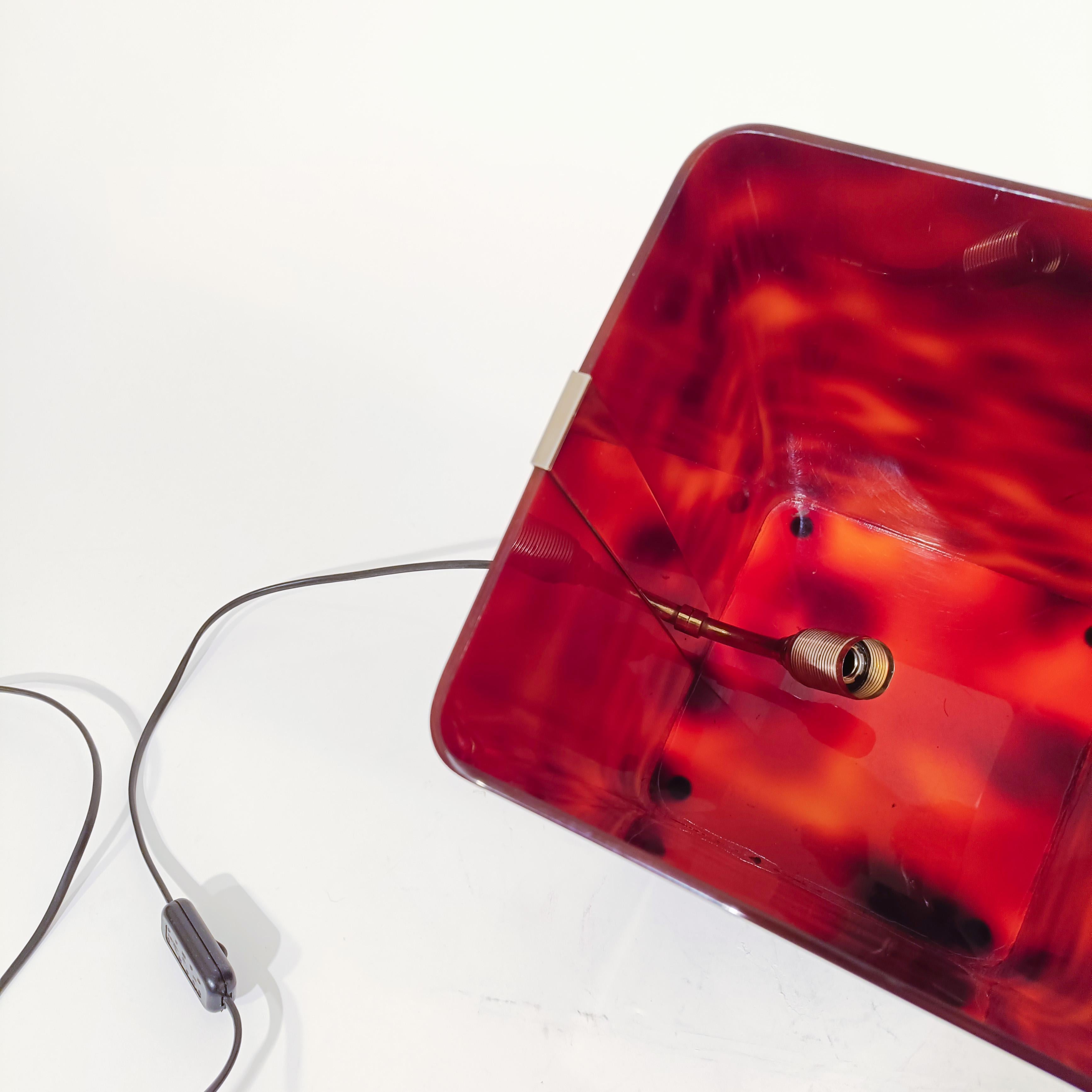 Harvey Guzzini. Lampe de table en acrylique en forme d'écaille de tortue, Italie, 1970 en vente 1