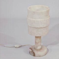 Brutalist style turned and hand-carved veined alabaster table lamp, Spain, 1950s