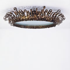 Lámpara empotrada de hierro forjado dorado, de estilo Tudor y neogótico, de Ferro Art, España, década de 1940