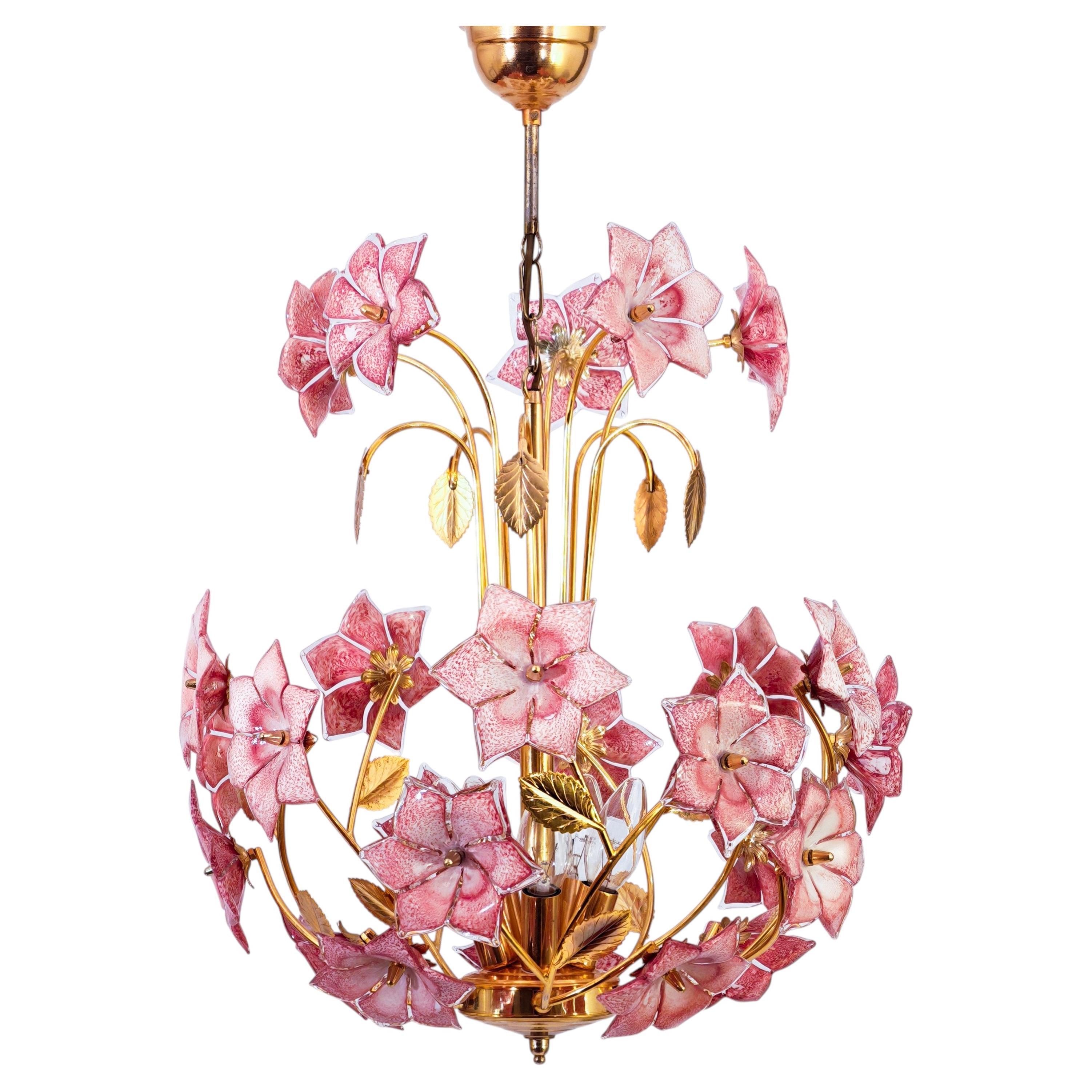 What is chandelier lighting?