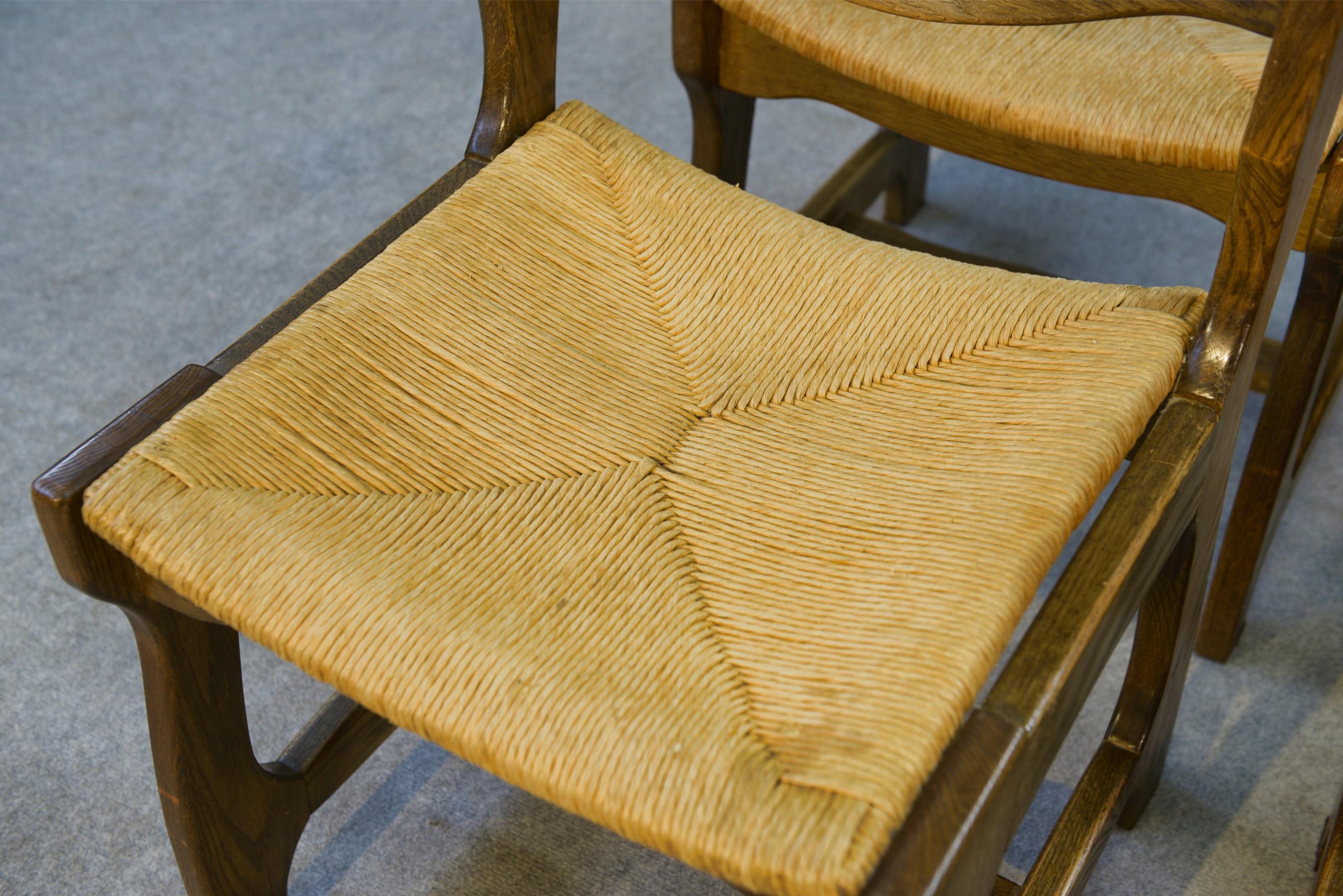 Ensemble de 6 chaises en chêne massif et assises en paille Guillerme et Chambron en vente 2