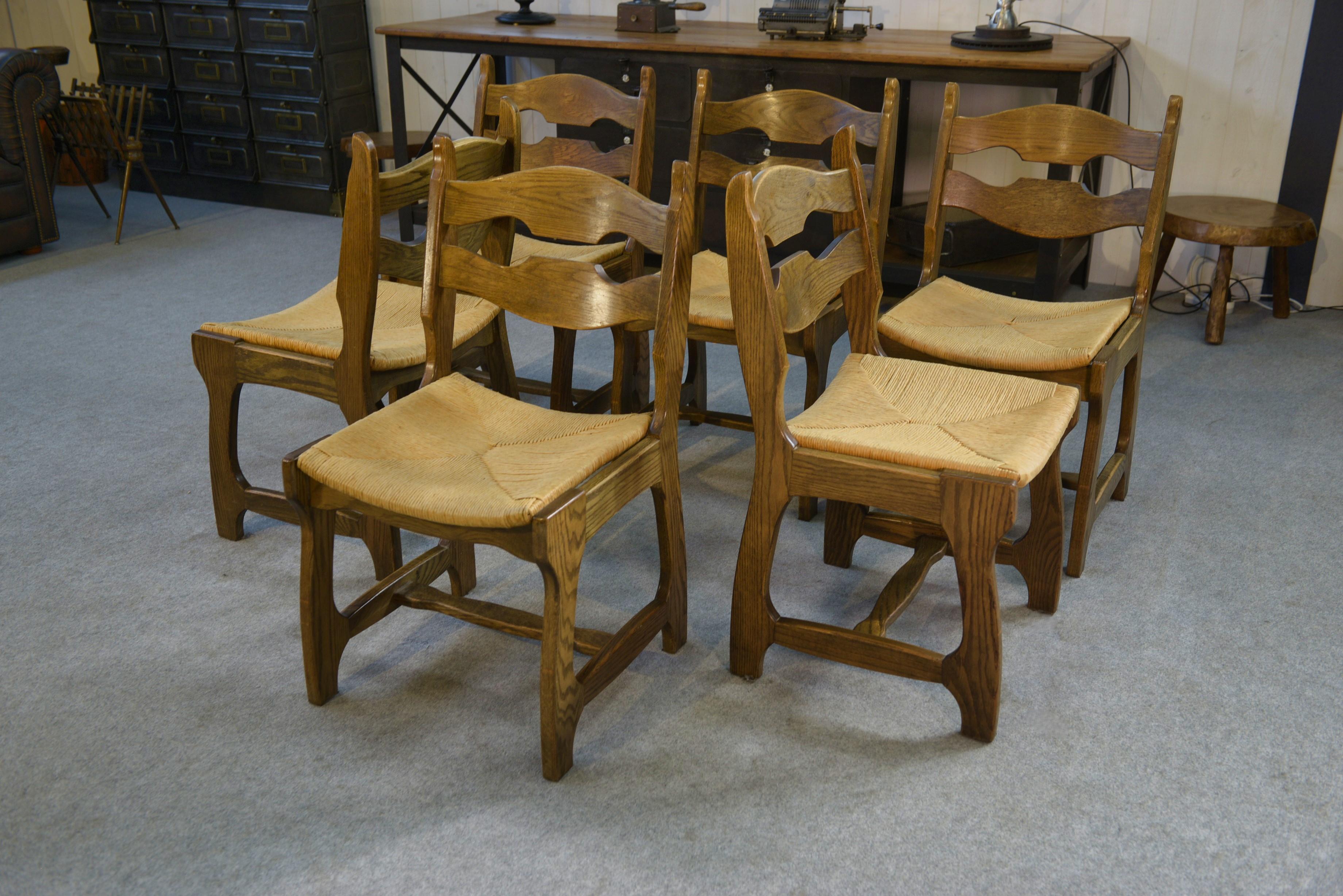 Chêne Ensemble de 6 chaises en chêne massif et assises en paille Guillerme et Chambron en vente