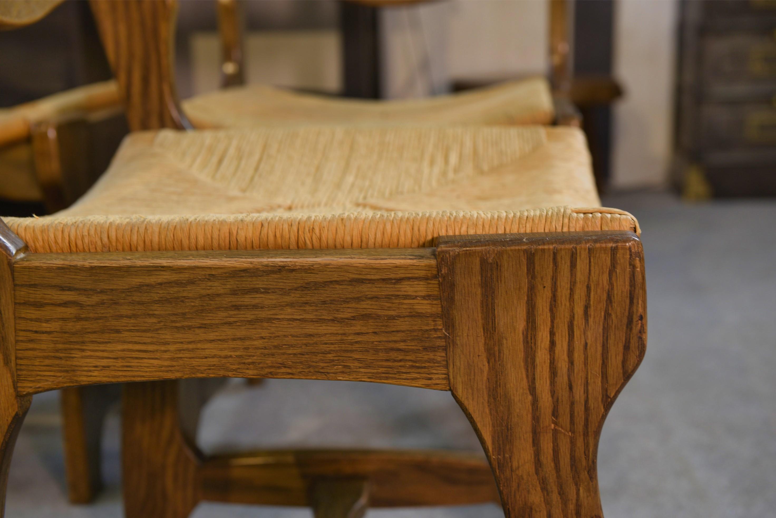 Ensemble de 6 chaises en chêne massif et assises en paille Guillerme et Chambron en vente 5