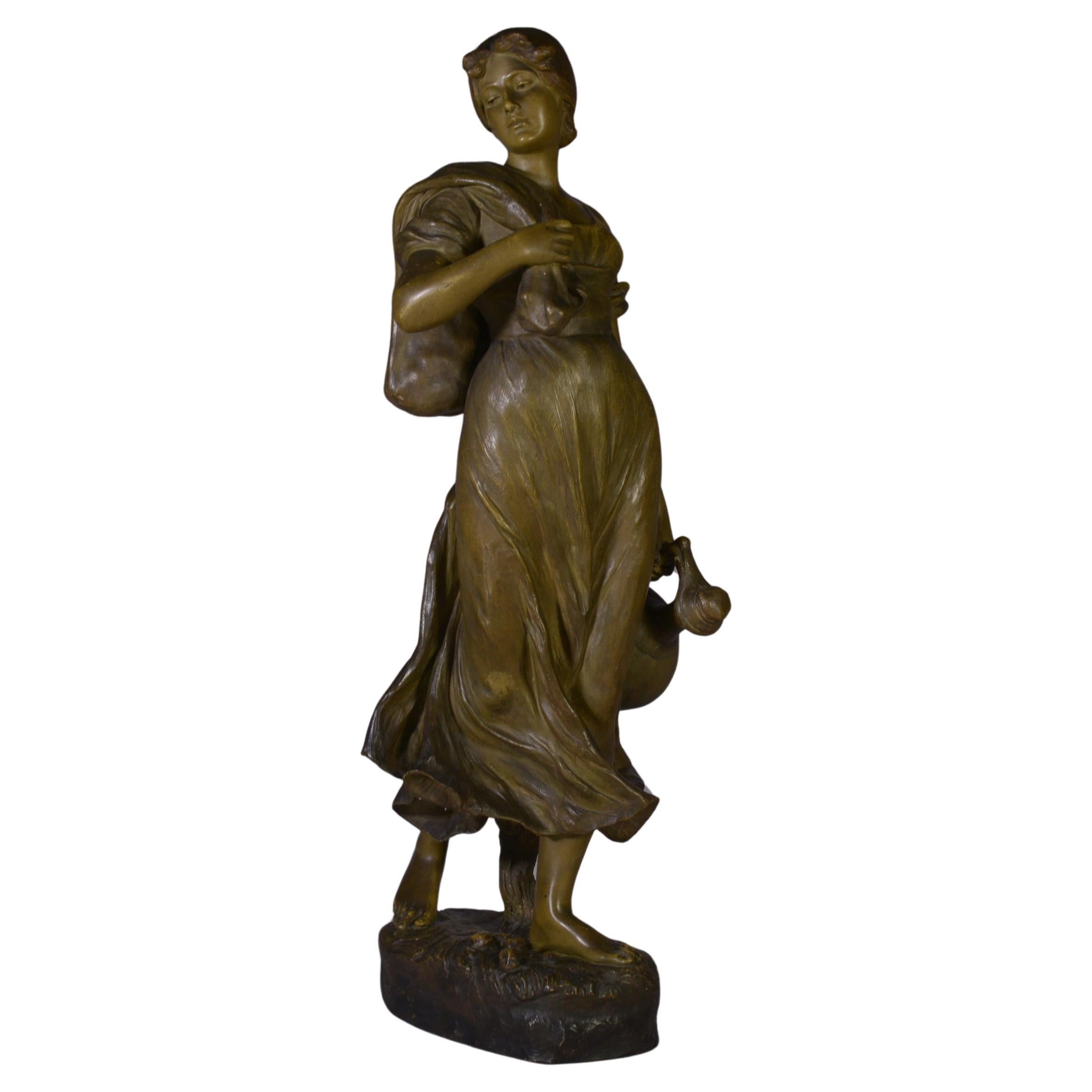 Statue en terre cuite femme porteuse d'une jarre signée XX's For Sale