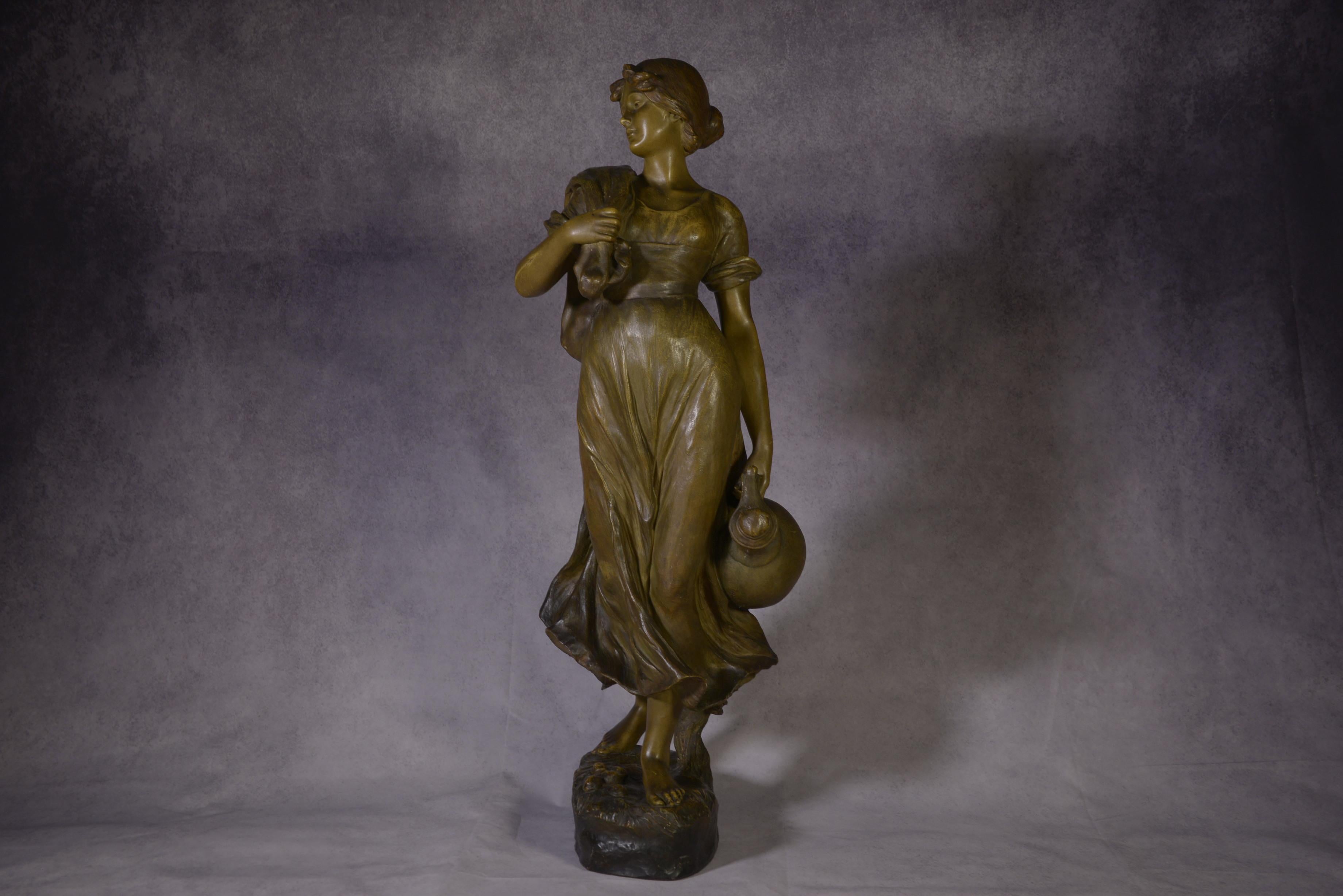 Statue en terre cuite femme porteuse d'une jarre signée XX's

