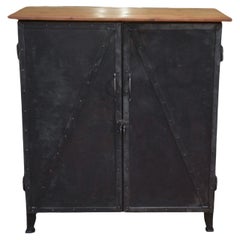 Meuble Buffet en métal riveté 1940