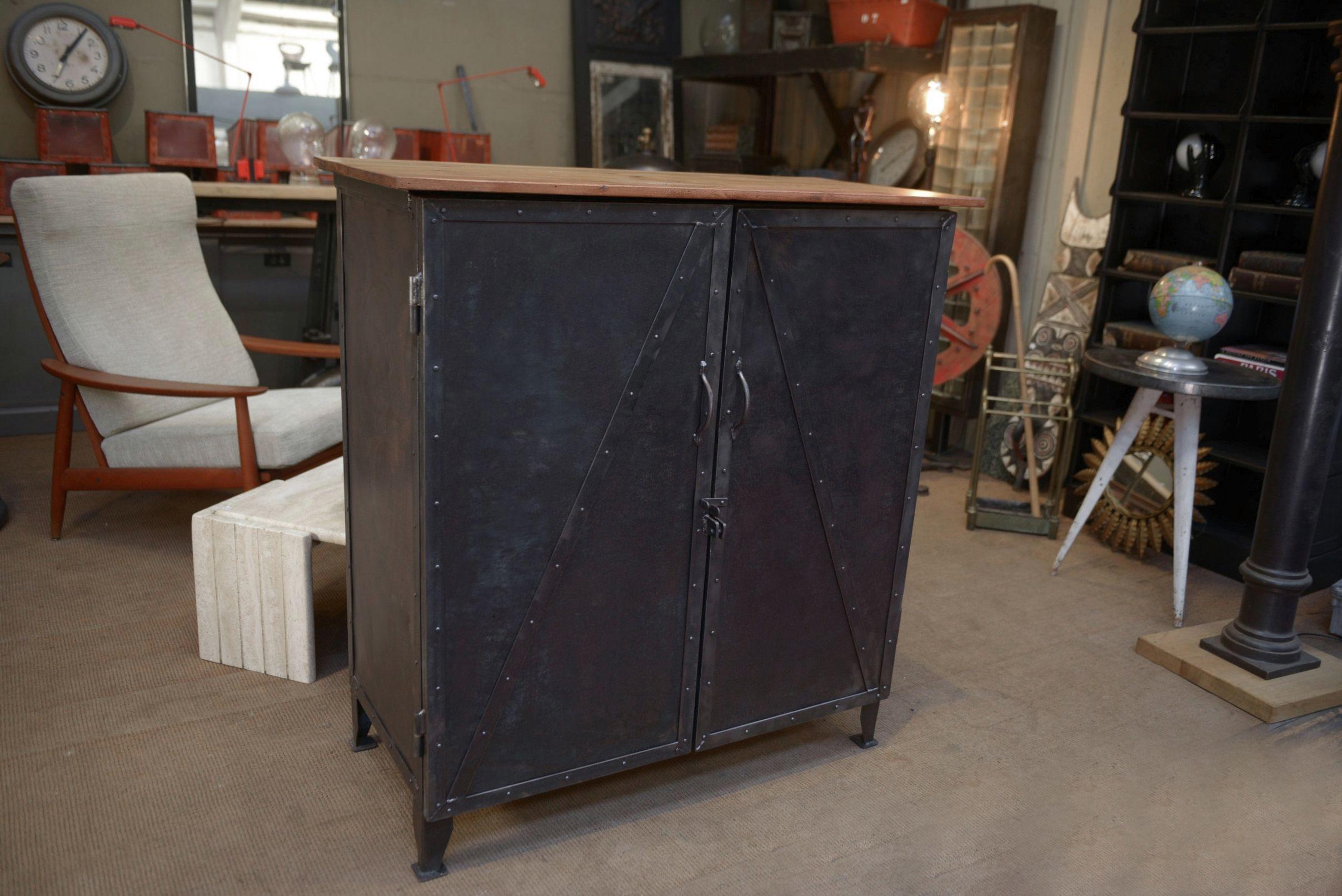 Meuble Buffet en métal riveté 1940 in vendita 2