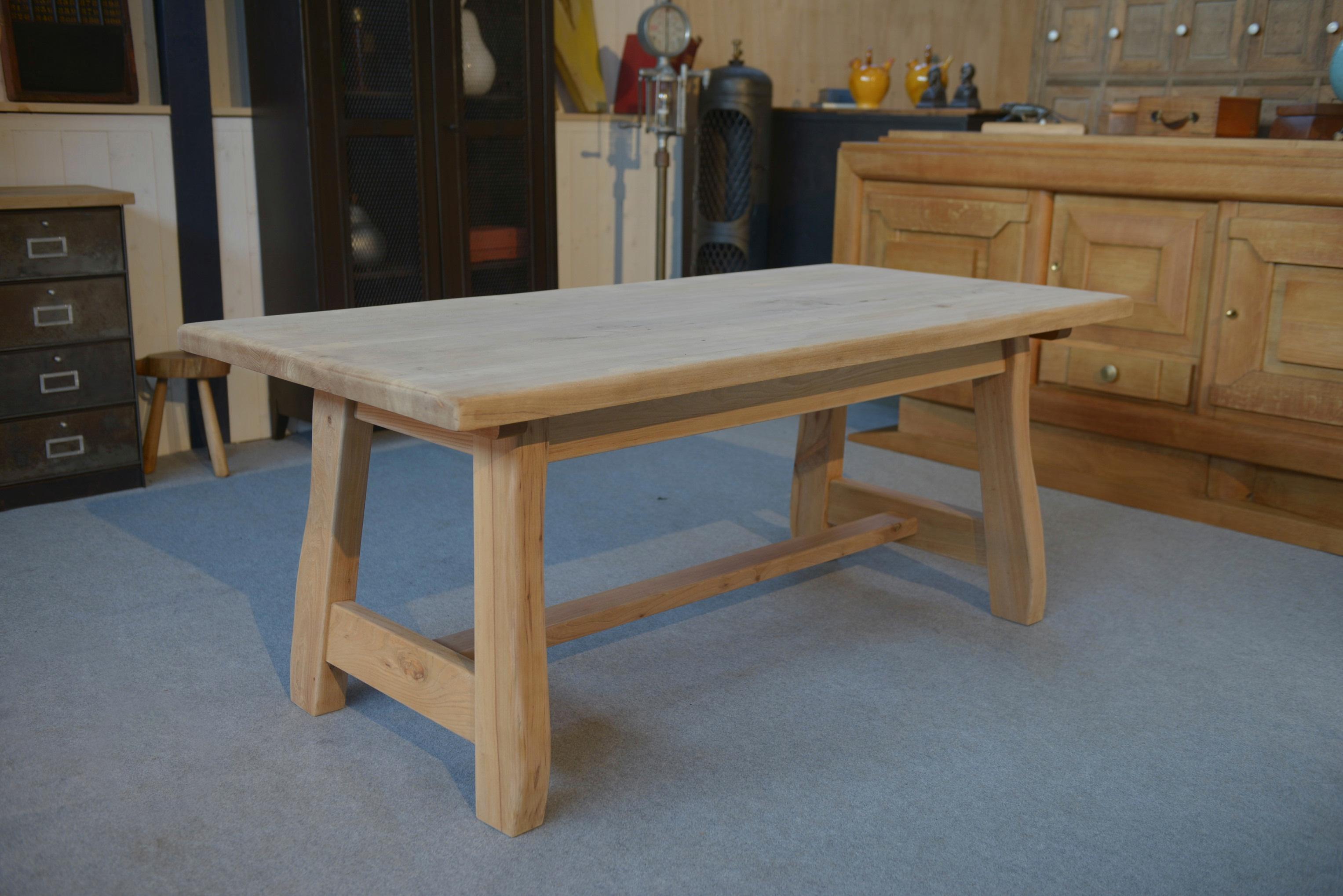Table de la salle à manger en orme 1960's en vente 7