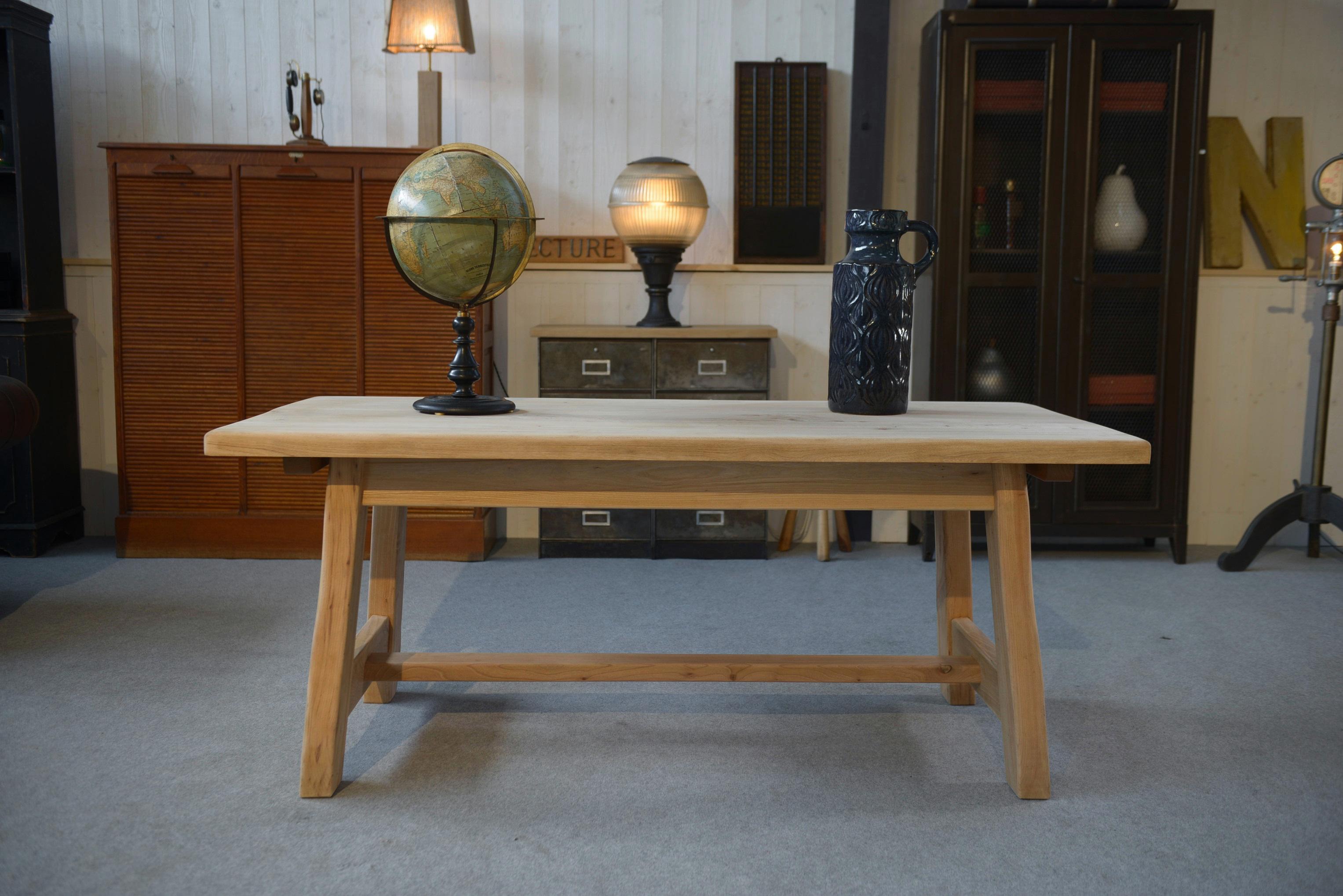 Français Table de la salle à manger en orme 1960's en vente