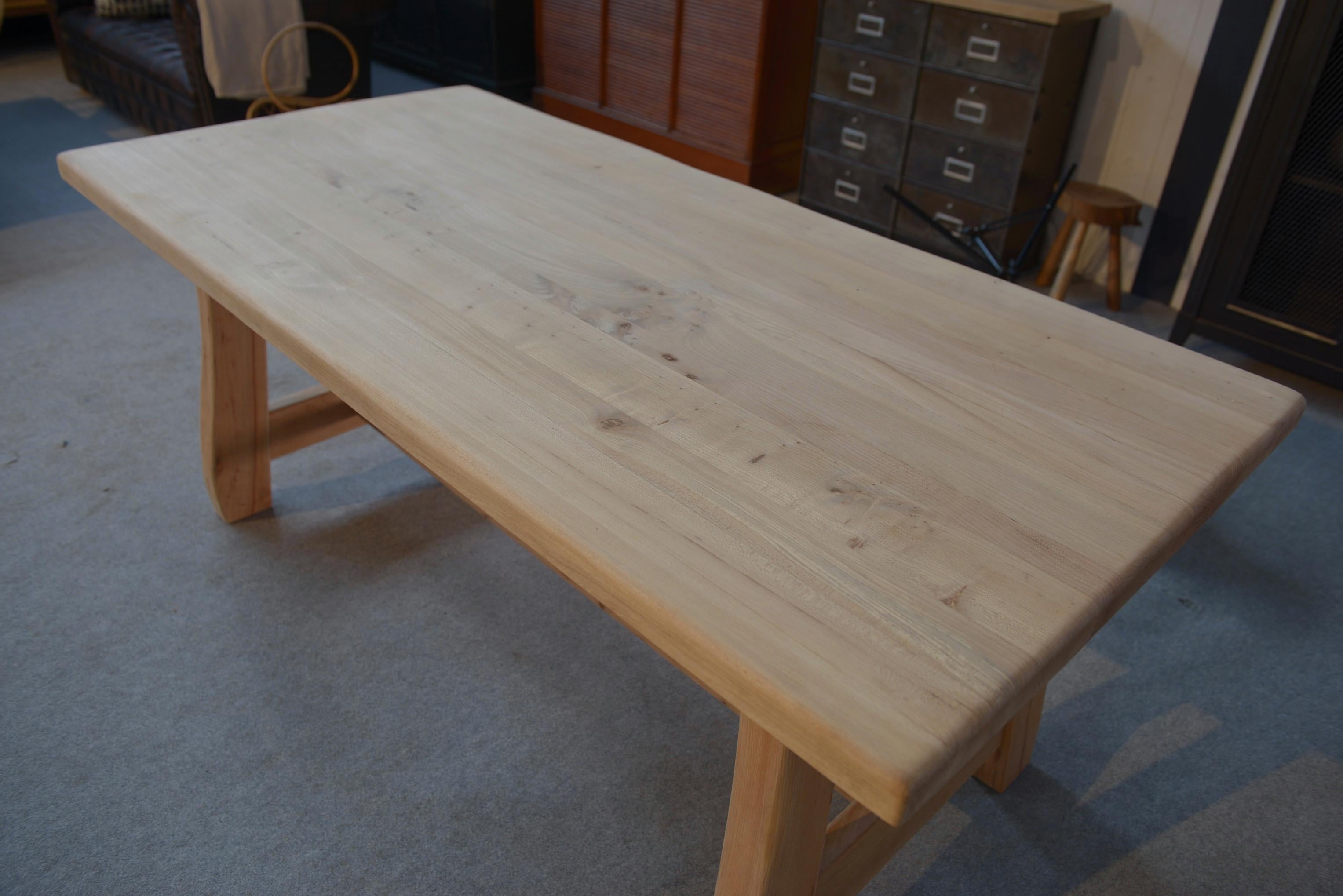 Milieu du XXe siècle Table de la salle à manger en orme 1960's en vente