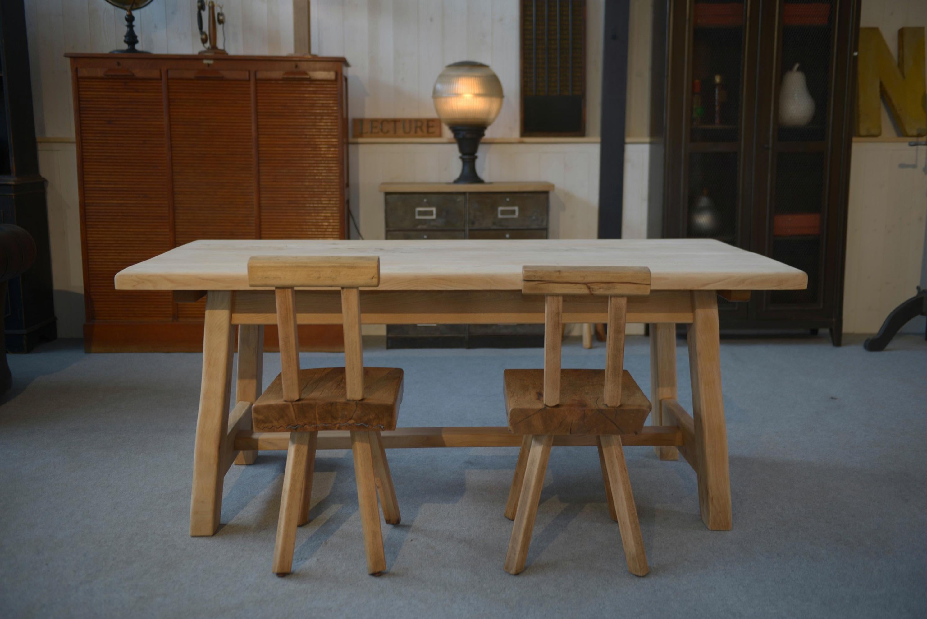 Table de la salle à manger en orme 1960's en vente 2