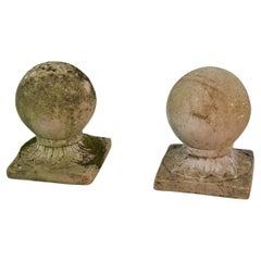 Coppia di bocce decorative da giardino in pietra ricostituita Francia anni '20