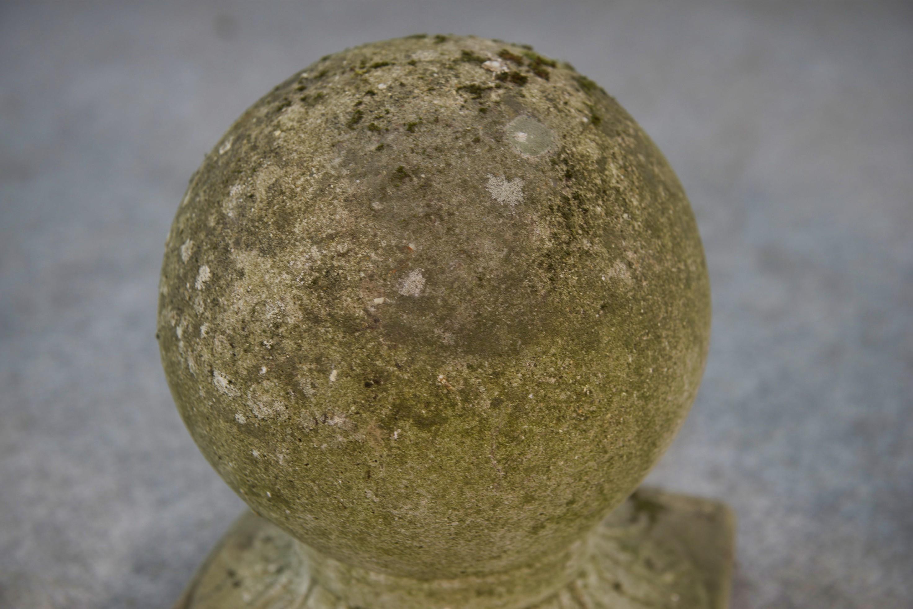 Paire de boules décoratives de jardin en pierre reconstituée France 1920's In Good Condition For Sale In TOURCOING, FR