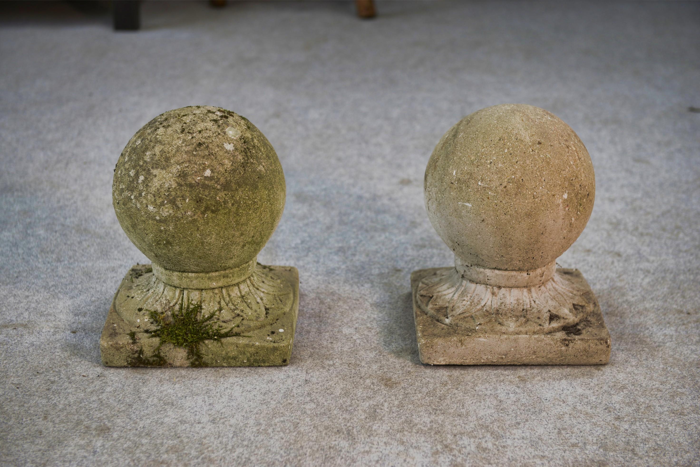 French Paire de boules décoratives de jardin en pierre reconstituée France 1920's For Sale