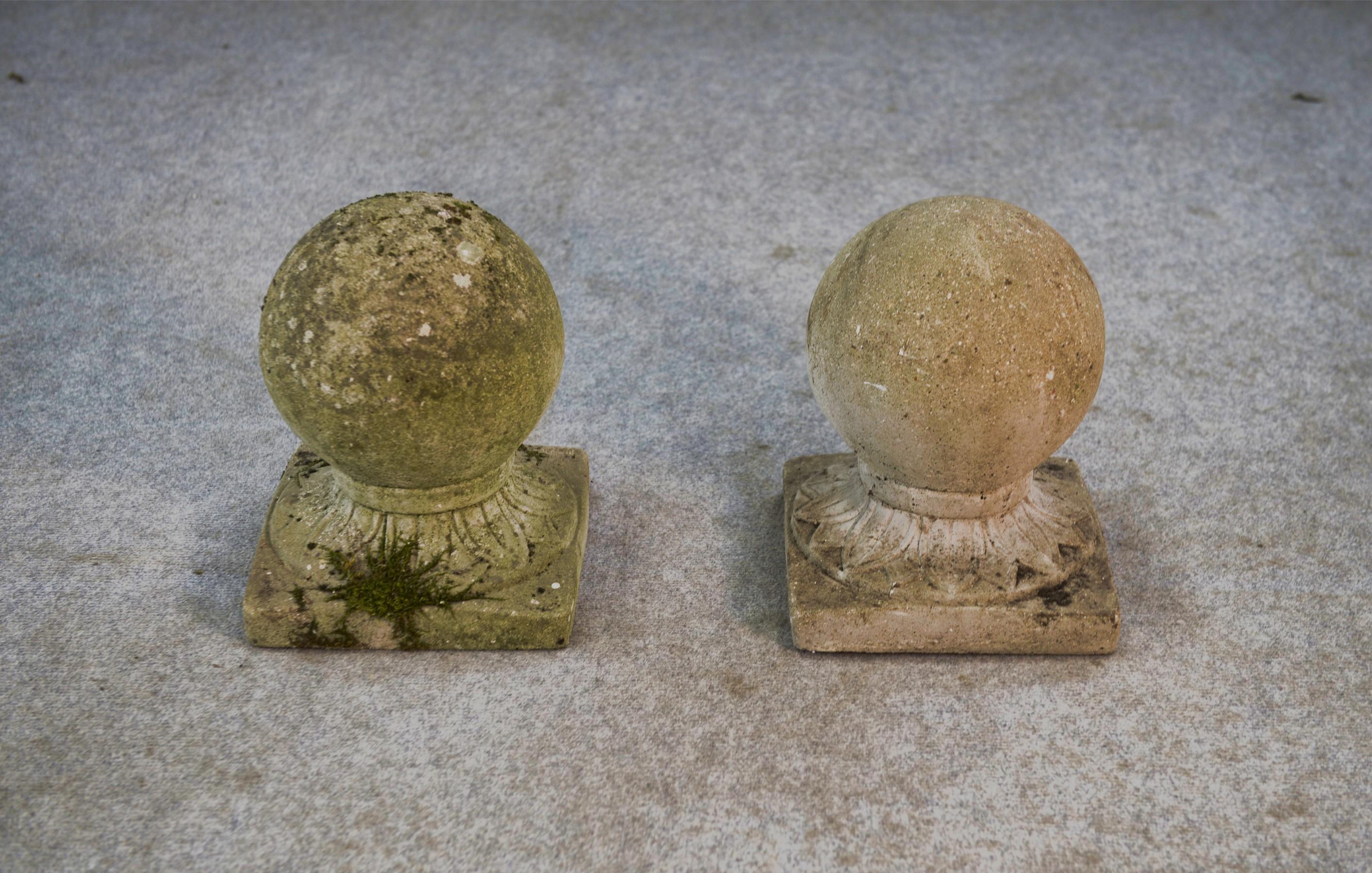Paire de boules décoratives de jardin en pierre reconstituée France 1920's For Sale 1