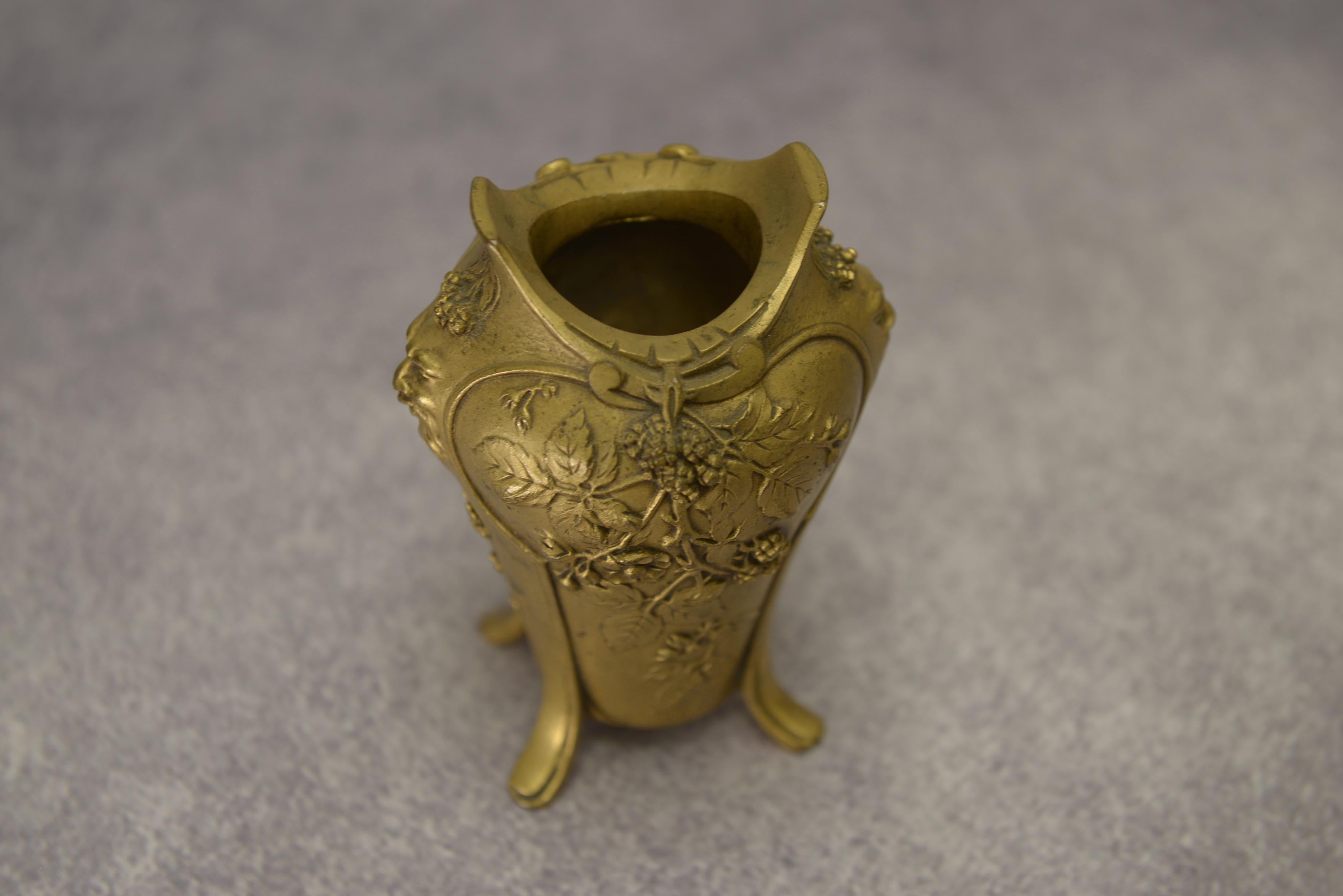 Bronze Vase en bronze Art Nouveau par LOUCHET Ciseleur - 1900s For Sale