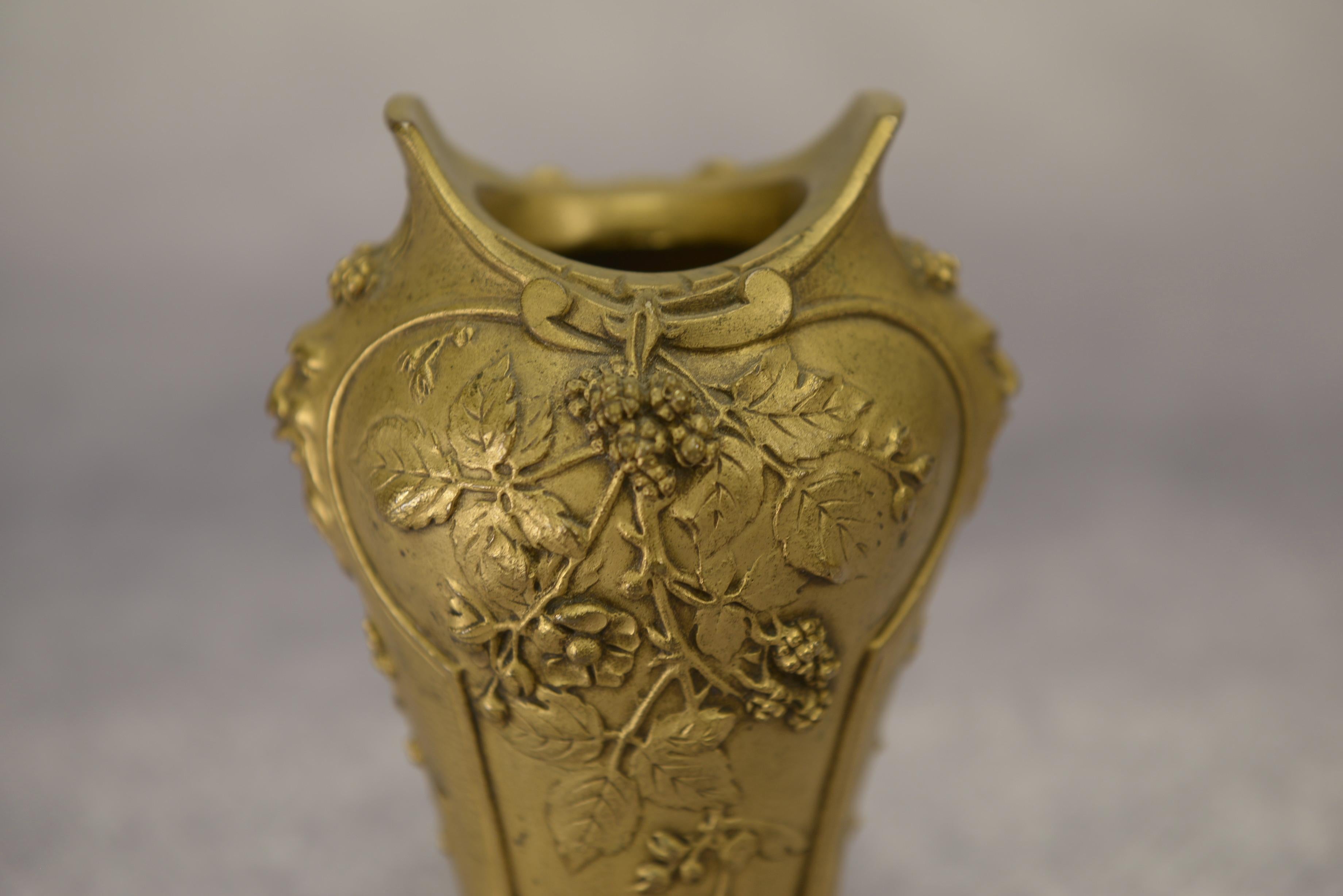 Vase en bronze Art Nouveau par LOUCHET Ciseleur - 1900s For Sale 1