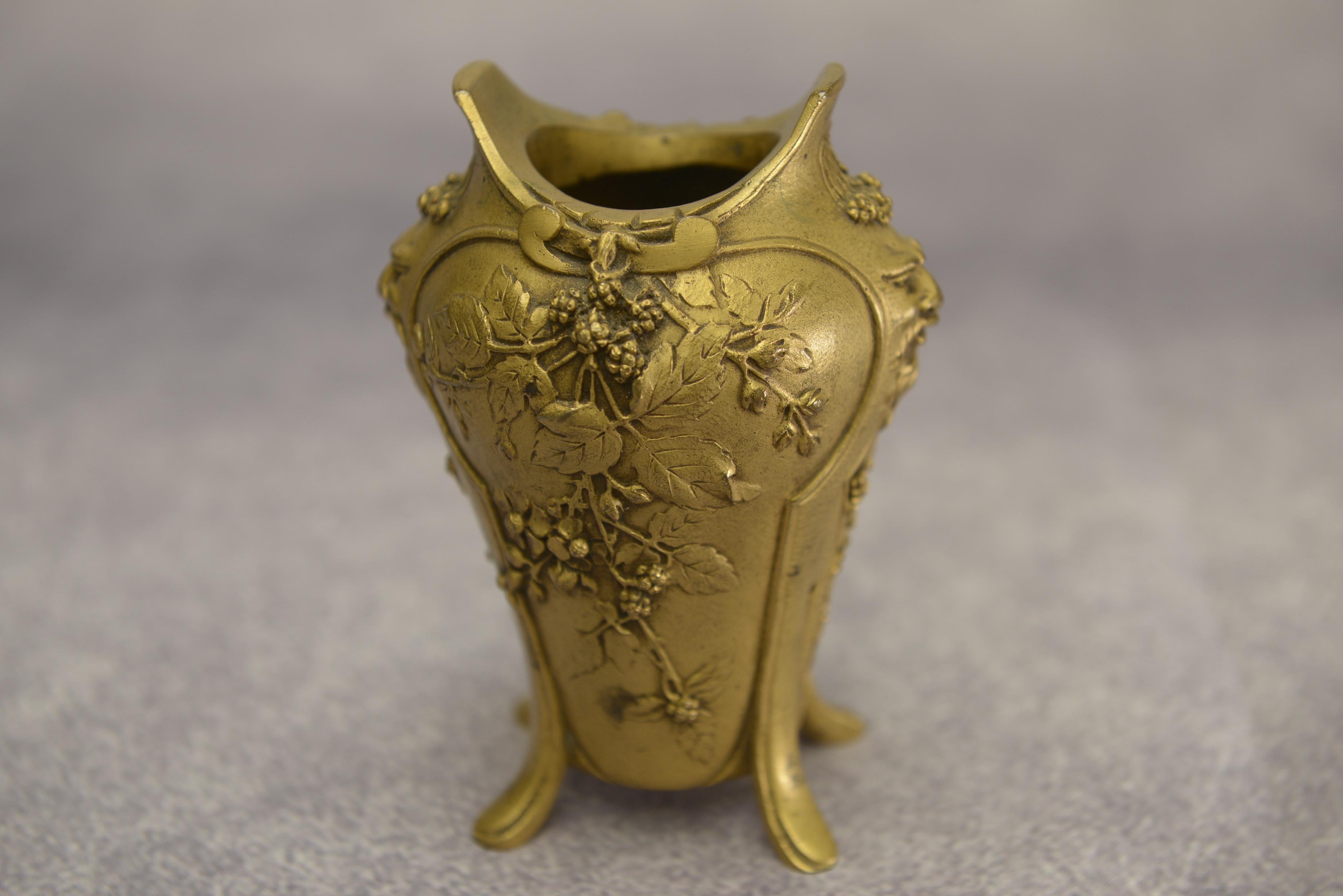 Vase en bronze Art Nouveau par LOUCHET Ciseleur - 1900s For Sale 4