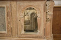 Gran aparador de cuatro puertas de roble cerúseo, con espejo esmaltado y cuero de los años 50