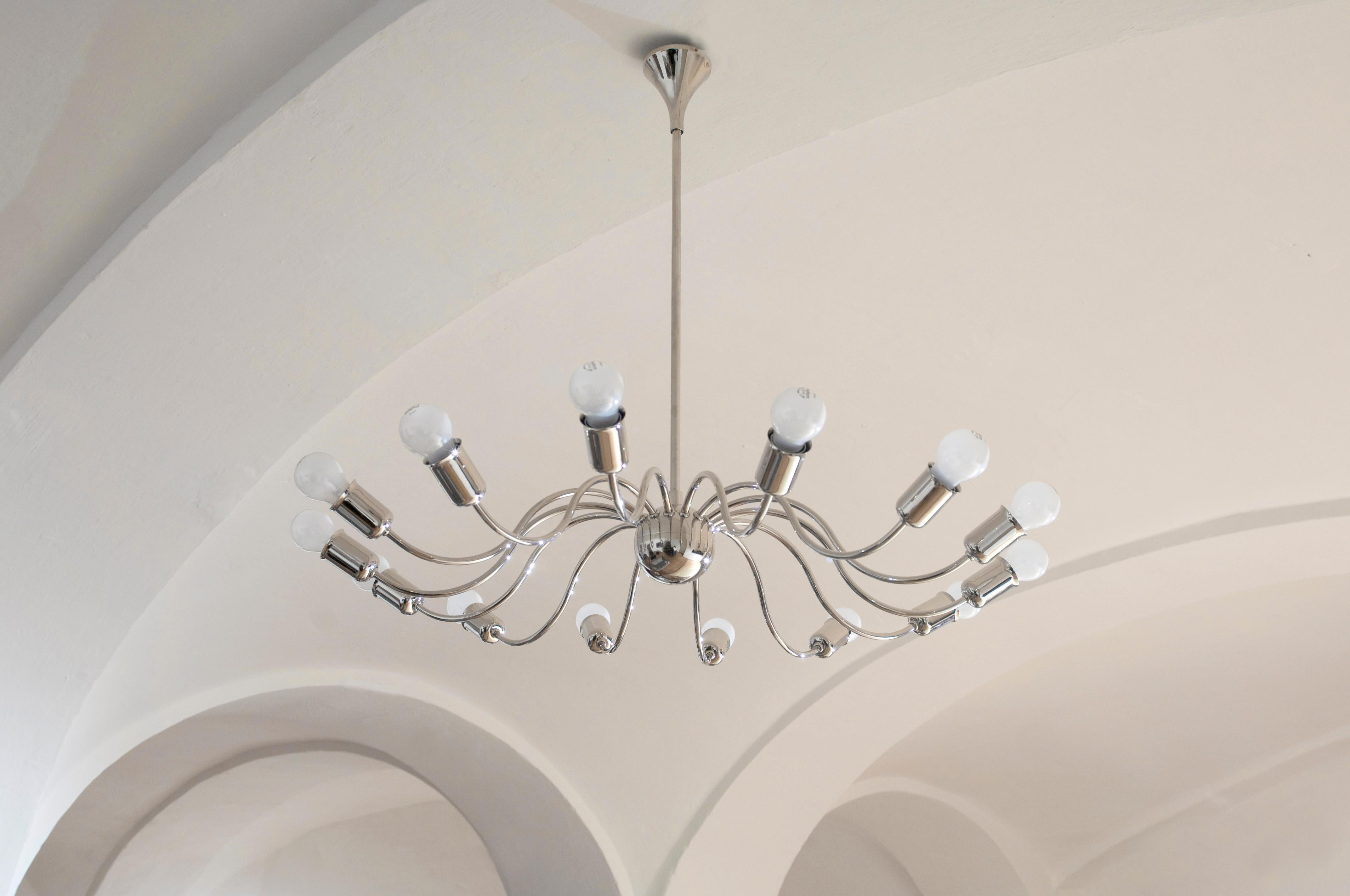 Fait main Josef Hoffmann, lustre en laiton du milieu du siècle dernier 