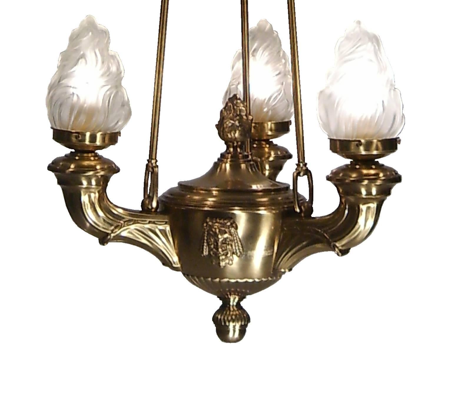 Brass chandelier with glass-shades.

Technical data:
Height 100 cm (39.37 inch) 
Ø 45 cm (17.72 inch) 
Power: 3-6W-LED 
 
All components according to the UL regulations.