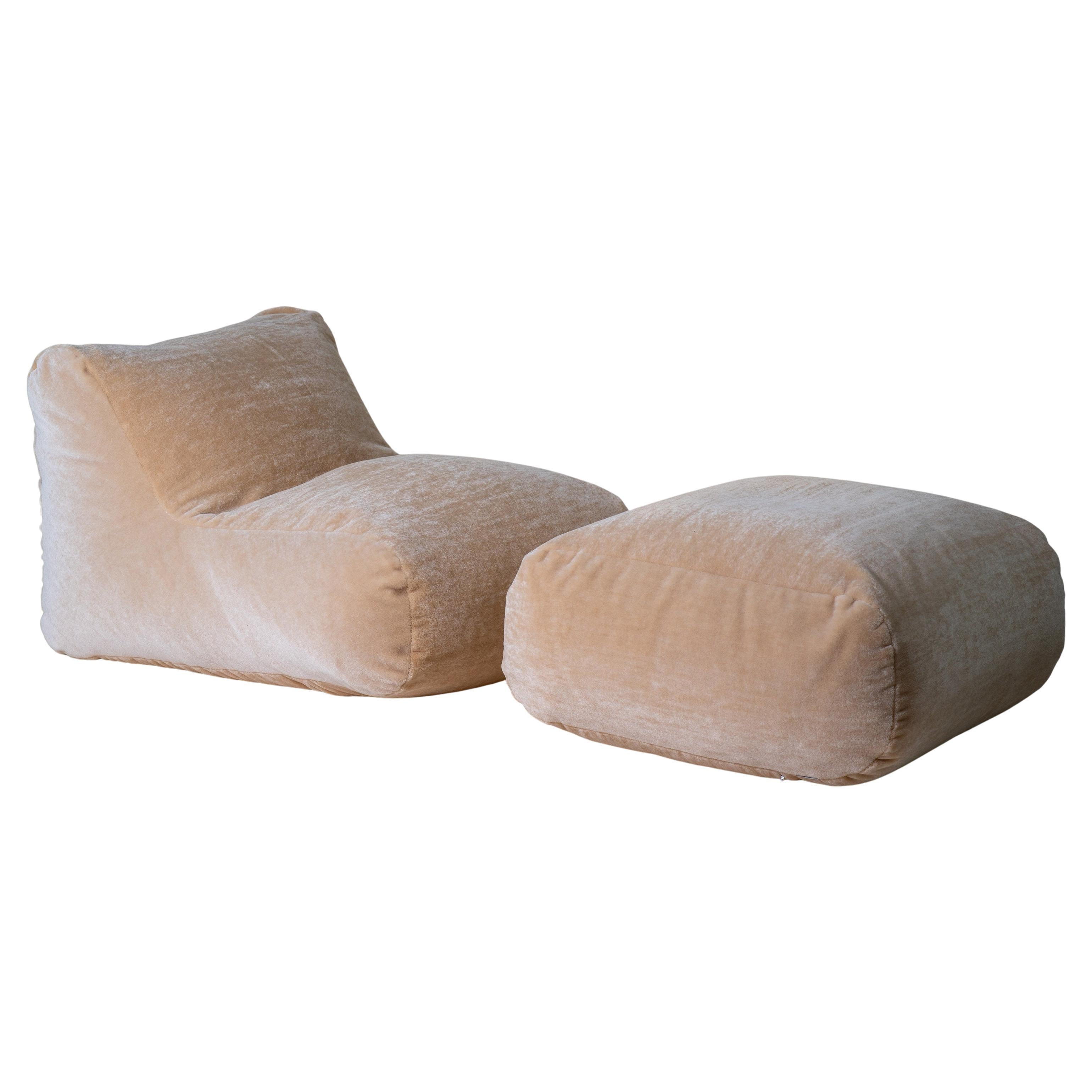 Bag Chair in Velvet by Piet Hein Eek 

Piet Hein Eek, born on April 29, 1967, in Purmerend, Netherlands, is a Dutch designer best known for his innovative approach to design and craftsmanship. Eek studied at the Academy for Industrial Design in