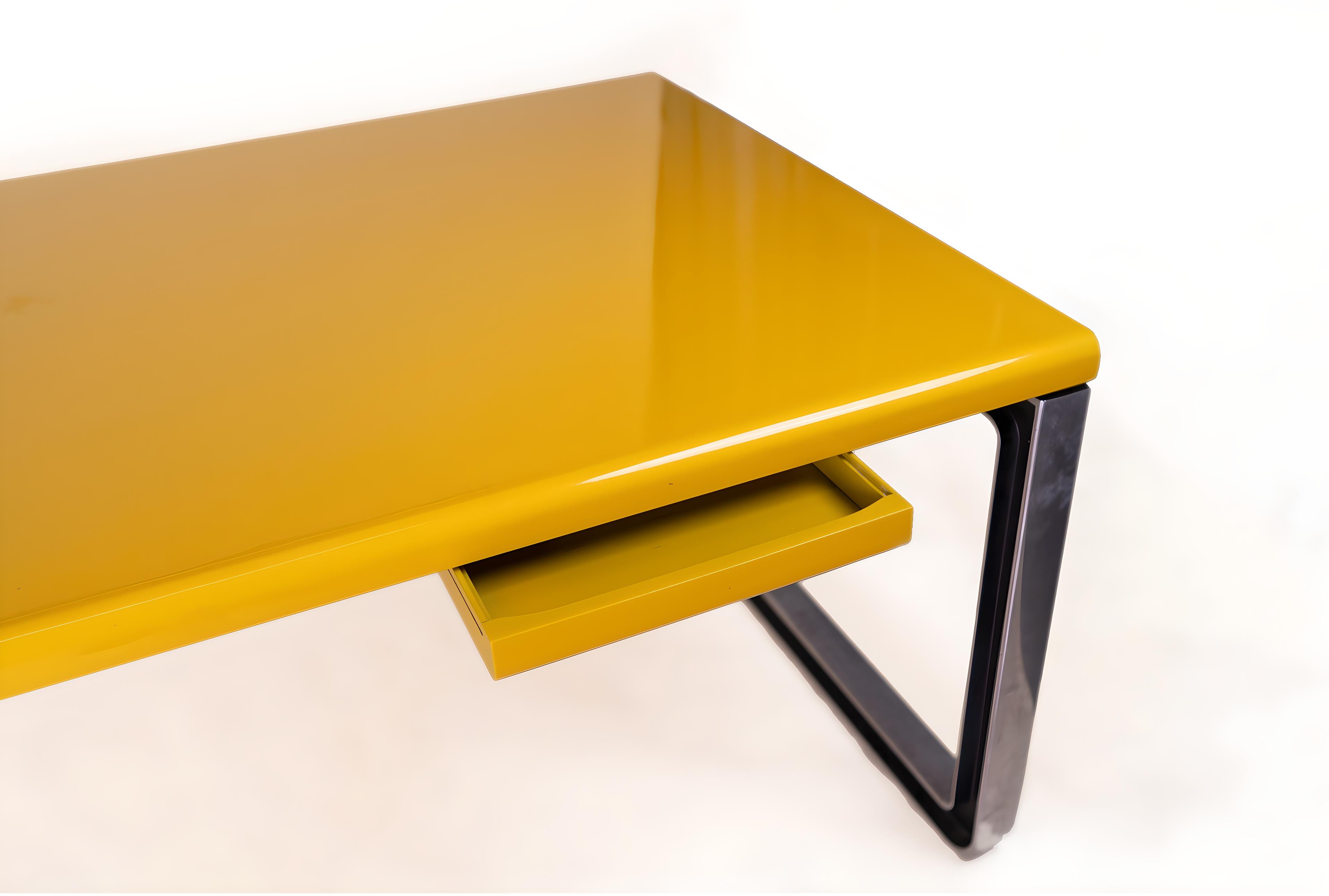 "Schreibpult" von Osvaldo Borsani für Tecno im Angebot