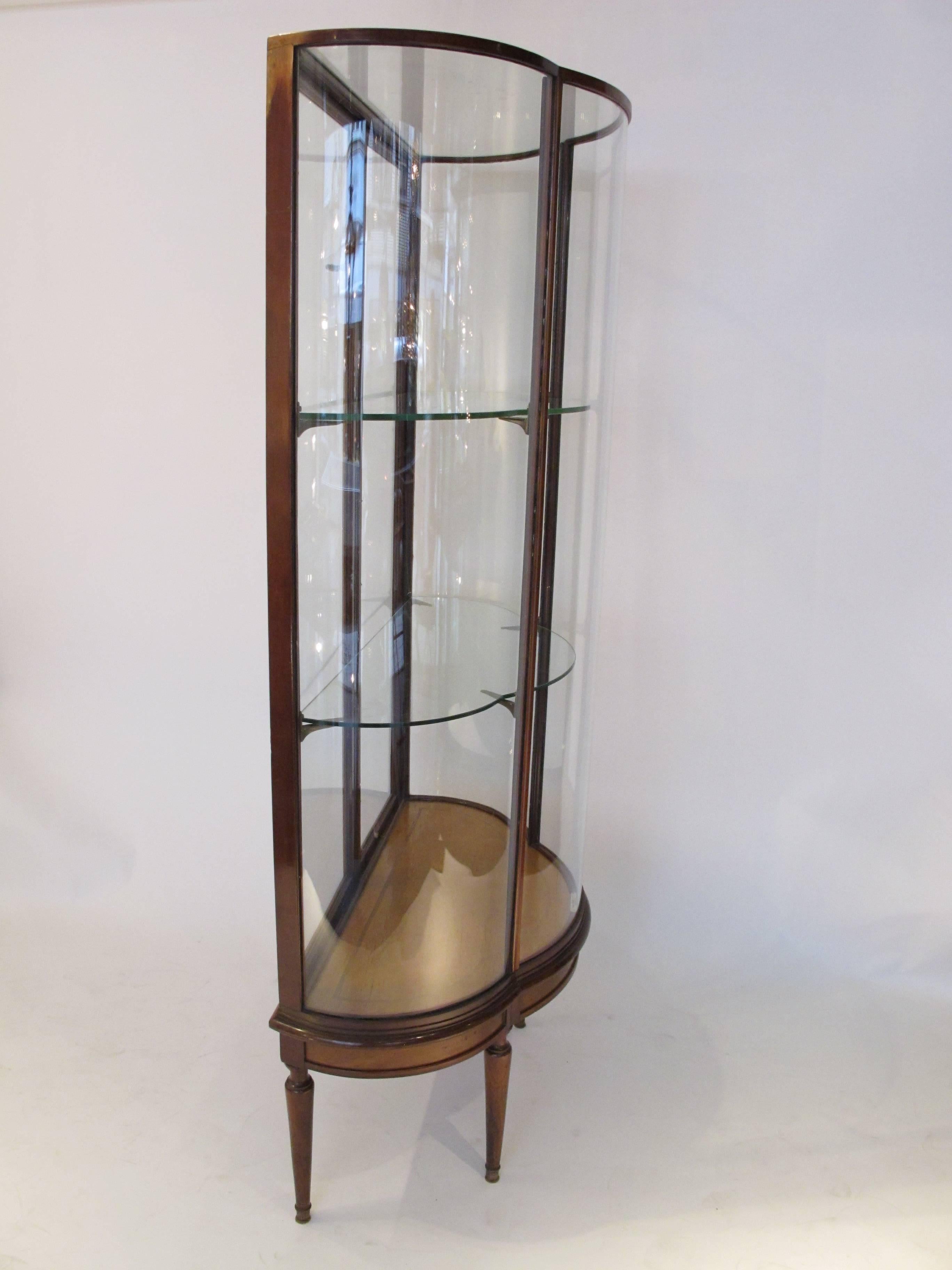 English Mahogany and Glass Display Case by Sage In Excellent Condition In Antwerp, BE