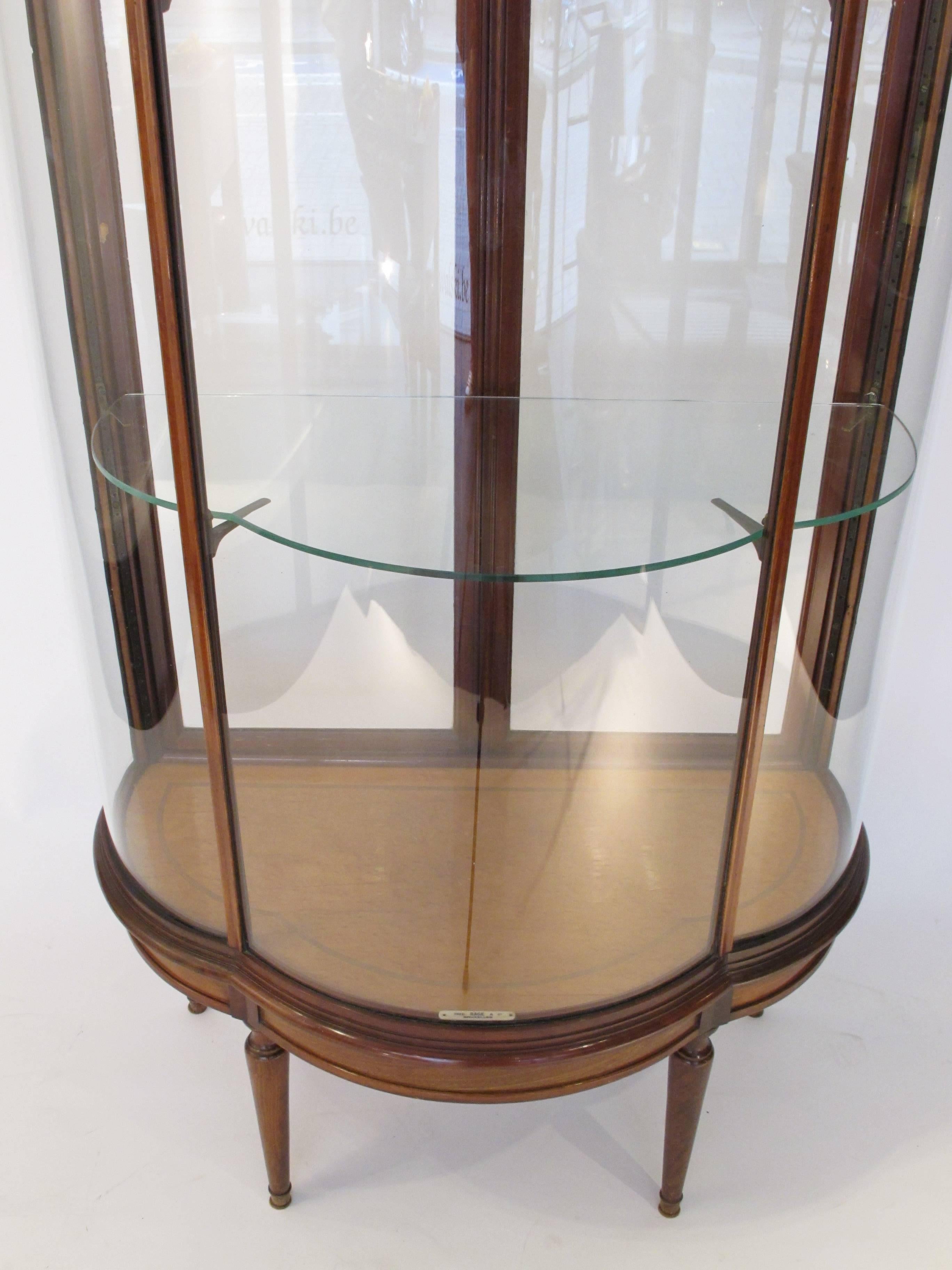 Rare English early 20th century, mahogany and glass display case with fabulous curved glass and a unique glass top which allows for natural light, as well as two adjustable glass shelves. Beautifully scaled with unique air-tight locking