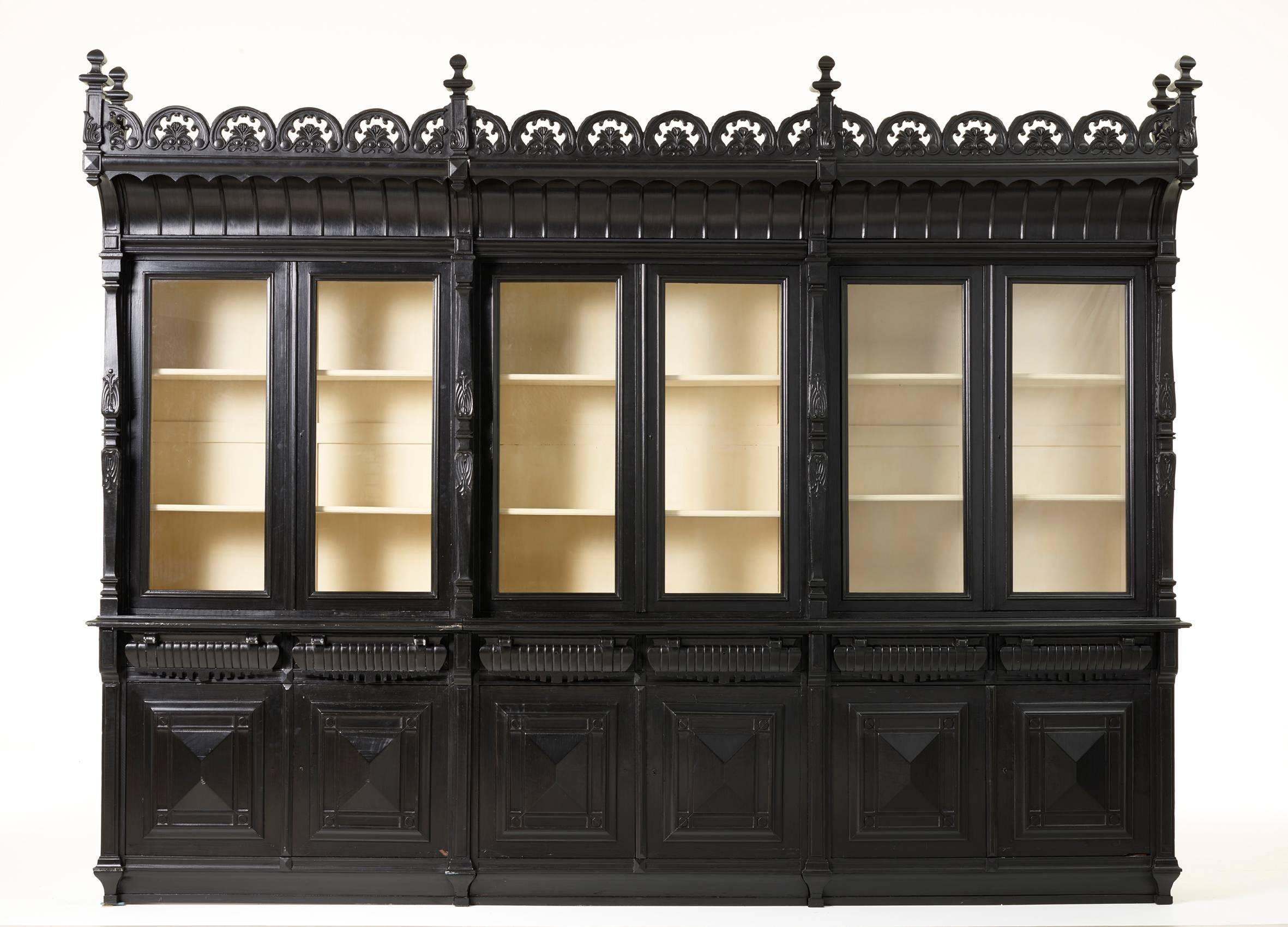 A very large magnificent 19th century monumental Napoleon III bookcase, France circa 1870.
Fully demountable.


Dimensions:

H 295 cm x W 380 x D 53 cm.
H 116.14 in x W 149.61 in x D 20.87 in.
 