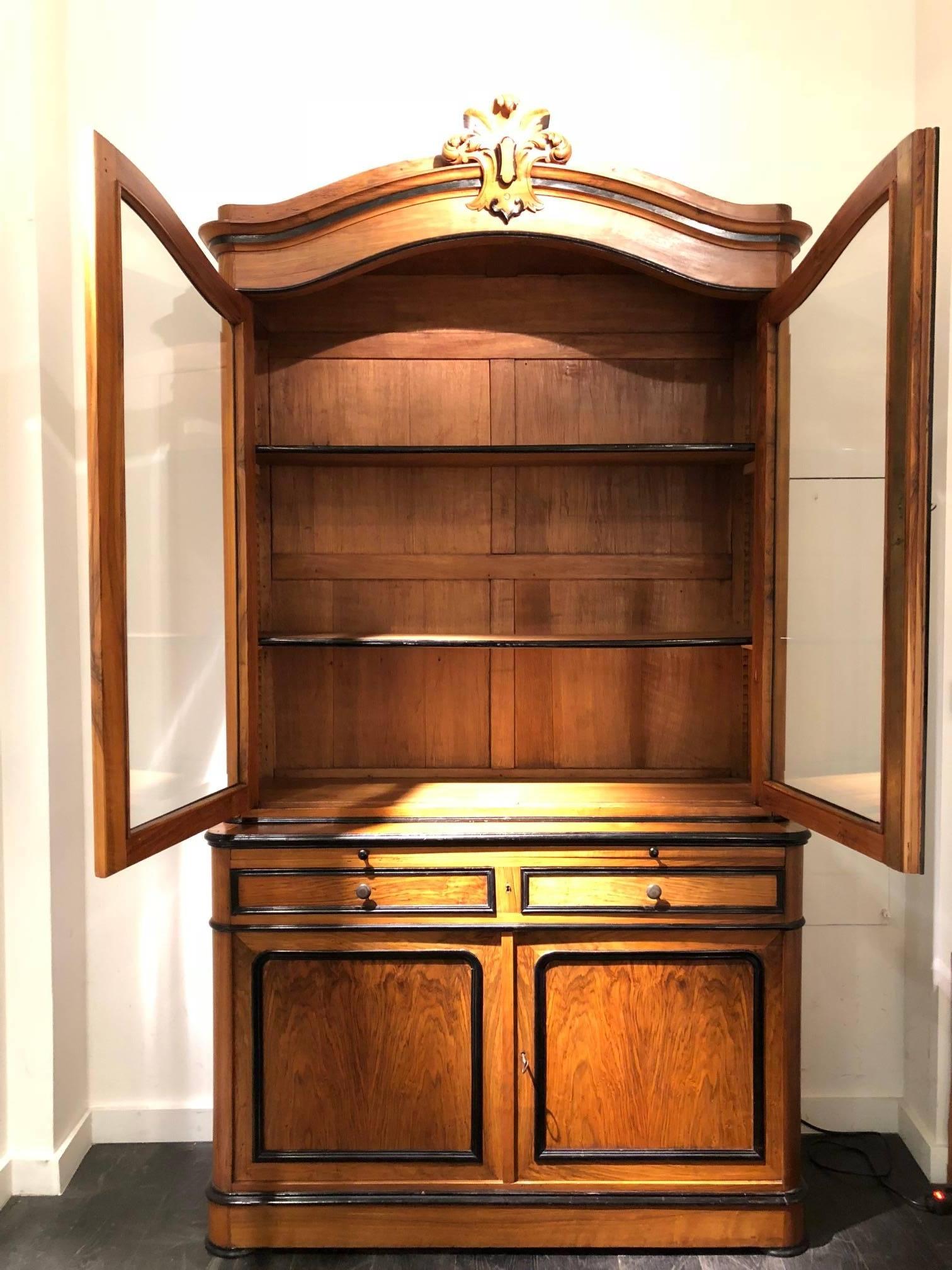19th Century French Walnut Cabinet or Bookcase In Good Condition For Sale In Antwerp, BE