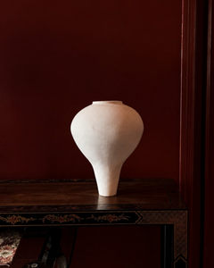 Vase Volterra : vase italien en plâtre signé George Lamiè