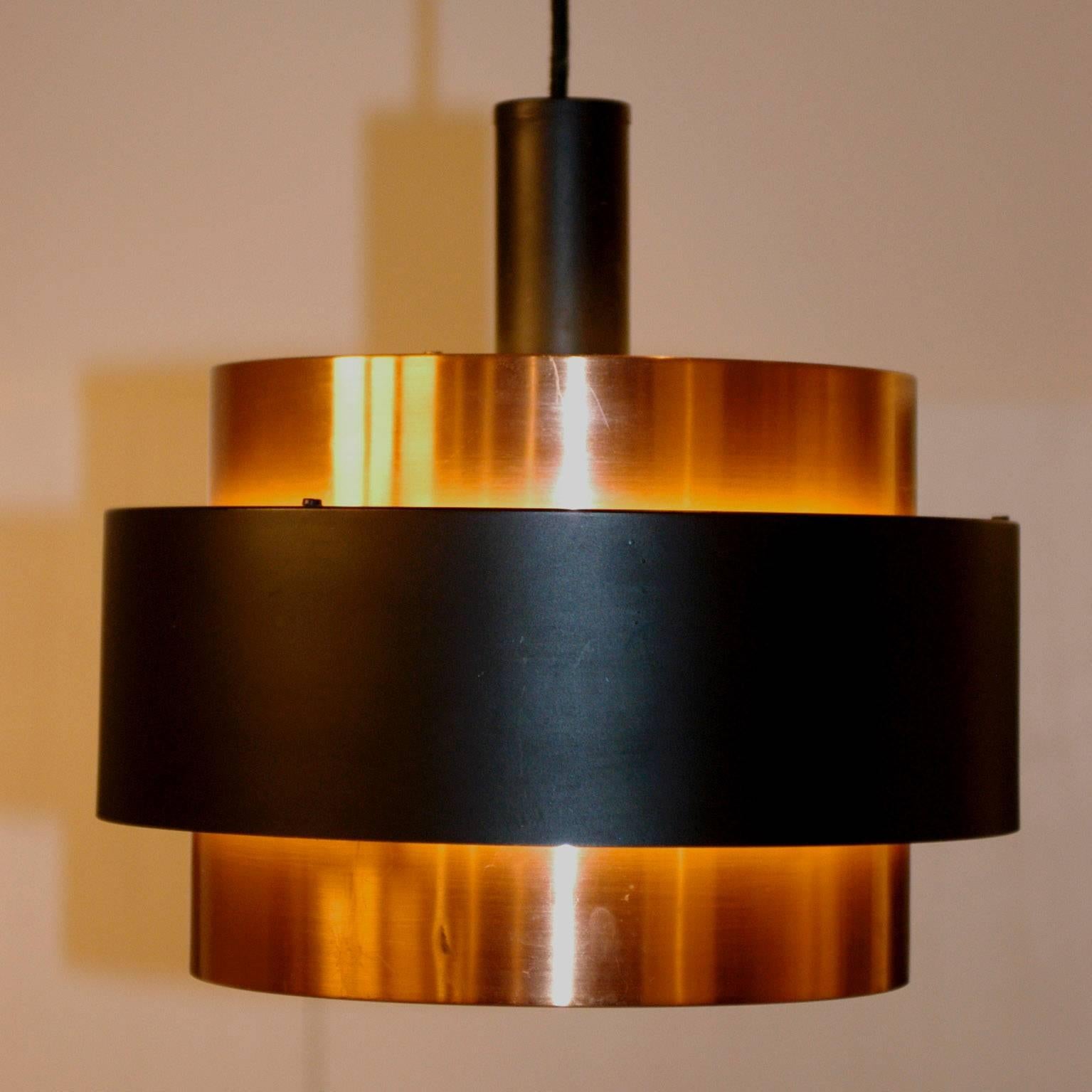 Scandinavian Modern pendant lamp, copper and black laquered metal. Its design is inspired by Jo Hammerborg, just a few details in execution are different to the original manufactured by Fog and Morup
Wonderful light effects!