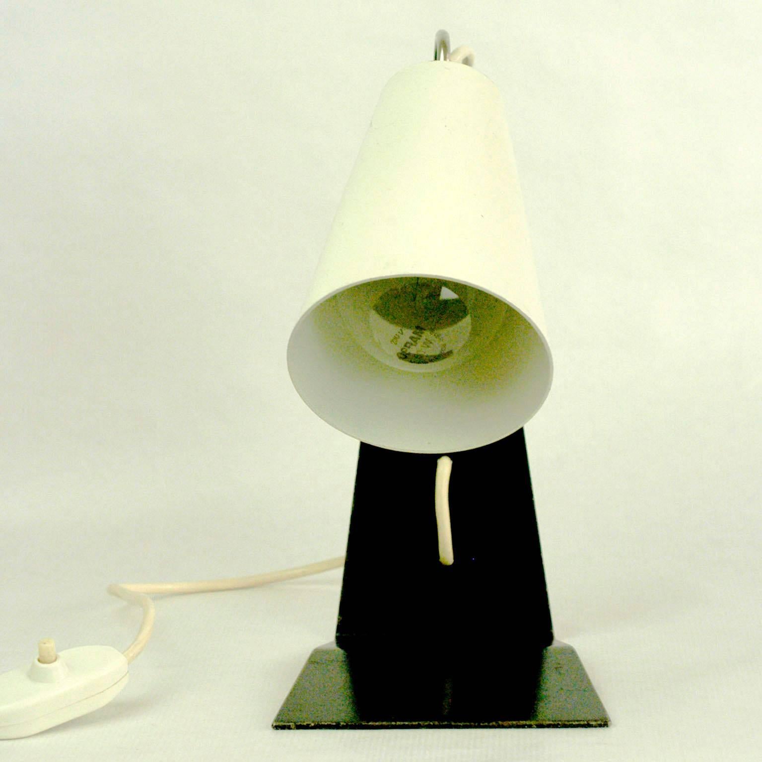 Black and White Austrian Midcentury Metal Table Lamp Hook by J. T. Kalmar In Good Condition For Sale In Vienna, AT