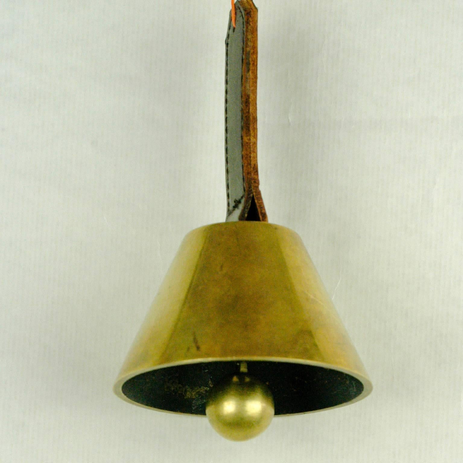 Austrian Midcentury Brass and Leather Table Bell by Carl Auböck For Sale 1