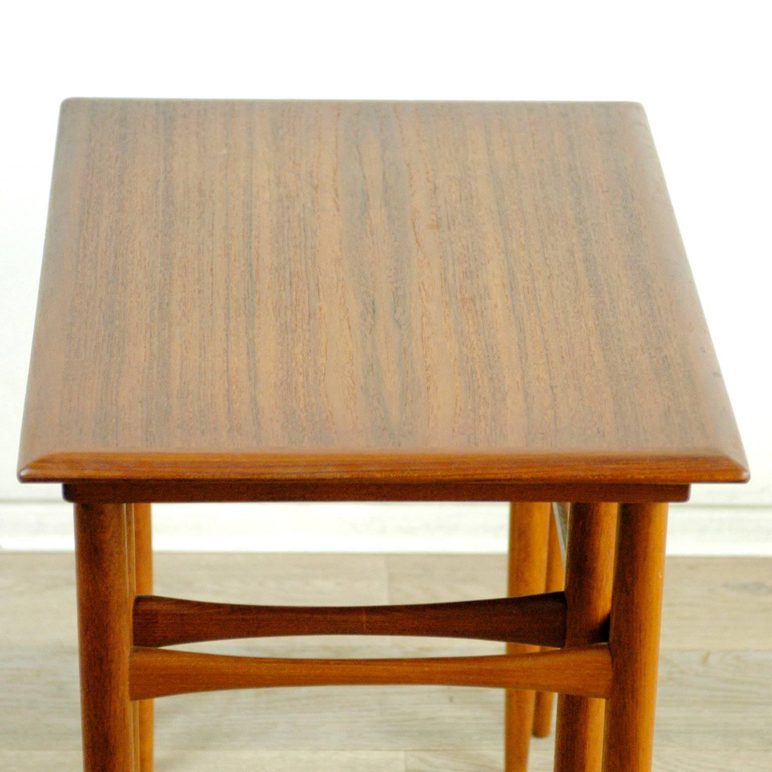 Set of Two Scandinavian Modern Teak Nesting Tables by Poul Hundevad In Excellent Condition In Vienna, AT