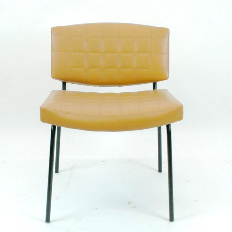 Set of comfortable Midcentury chairs with original cognac skai upholstery and black lacquered metal base. Original 