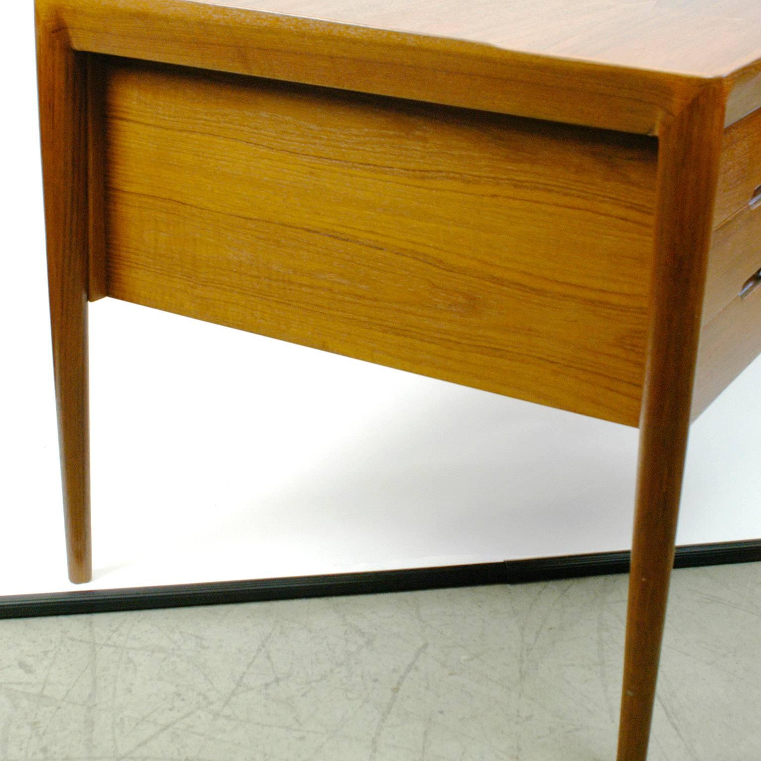 Excellent Danish 1960s teak desk with three drawers container.
Mod. no 66, original manufacturers label and Danish control label on the underside.