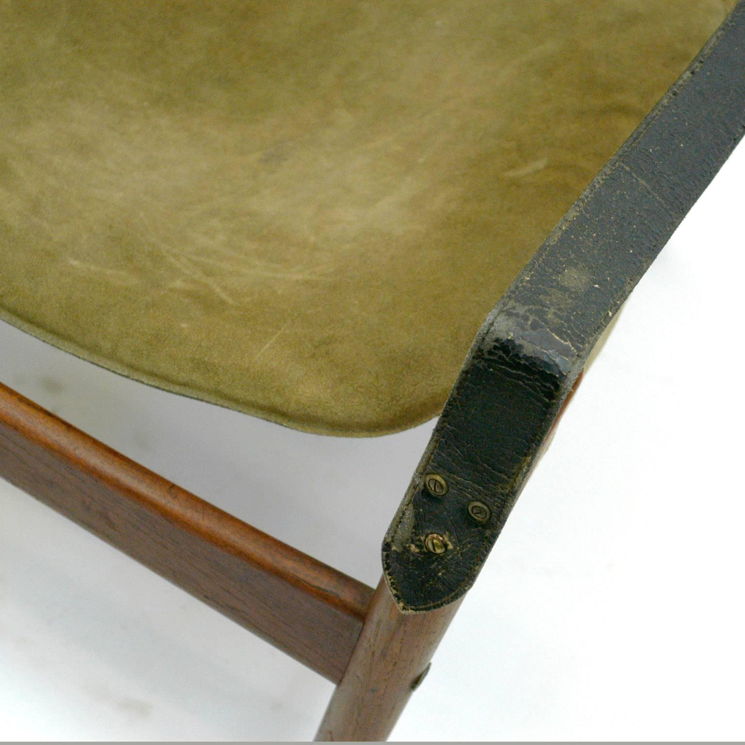 Teak and Suede Safari Chair by Hans Olsen In Good Condition In Vienna, AT