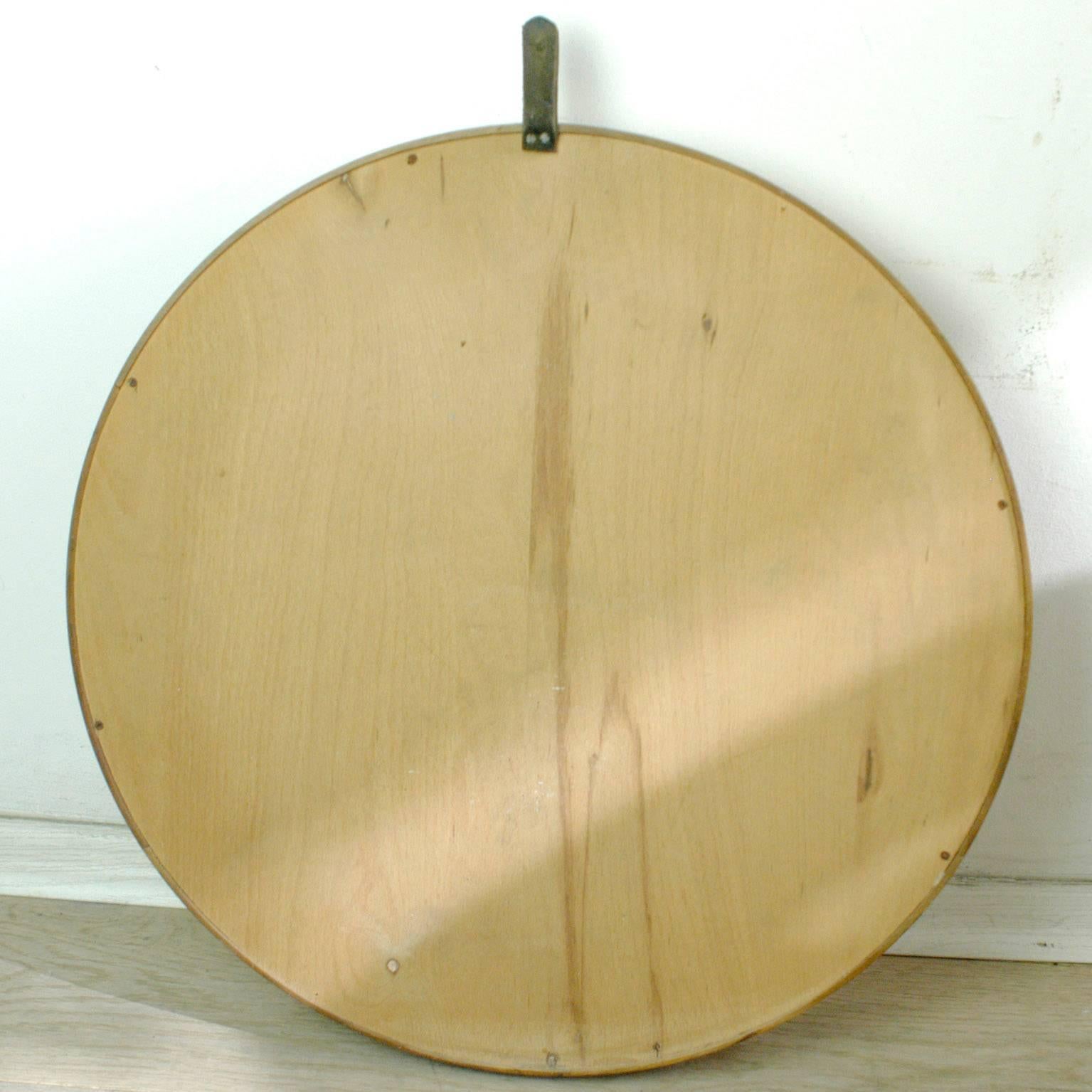 Skandinavischer runder Wandspiegel aus Teakholz und Leder (Skandinavische Moderne) im Angebot