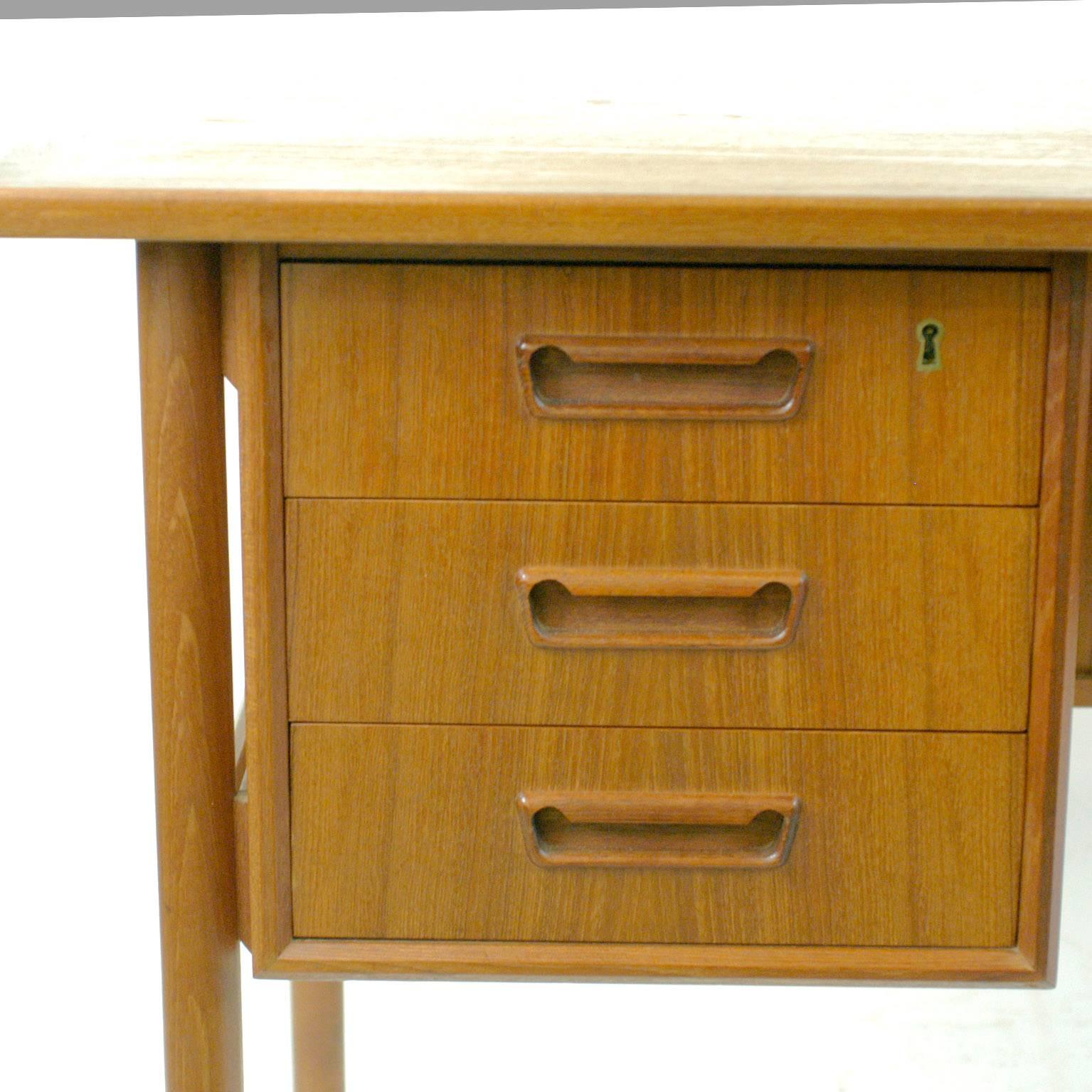 Scandinavian Modern Teak Desk by Gunnar Nielsen Tibergaard In Excellent Condition In Vienna, AT