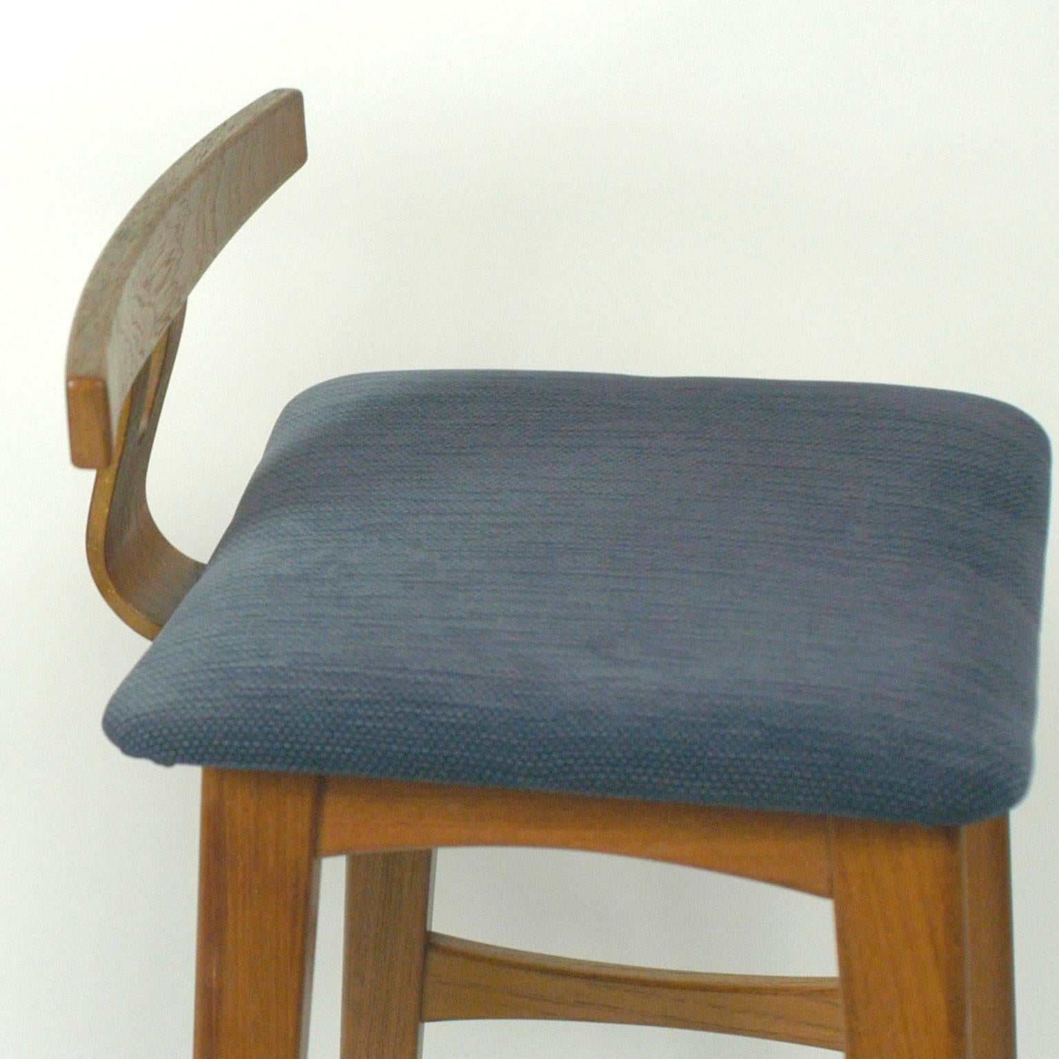Danish 1960s Teak Barstools by Knud Bent for Dyrlund In Excellent Condition In Vienna, AT