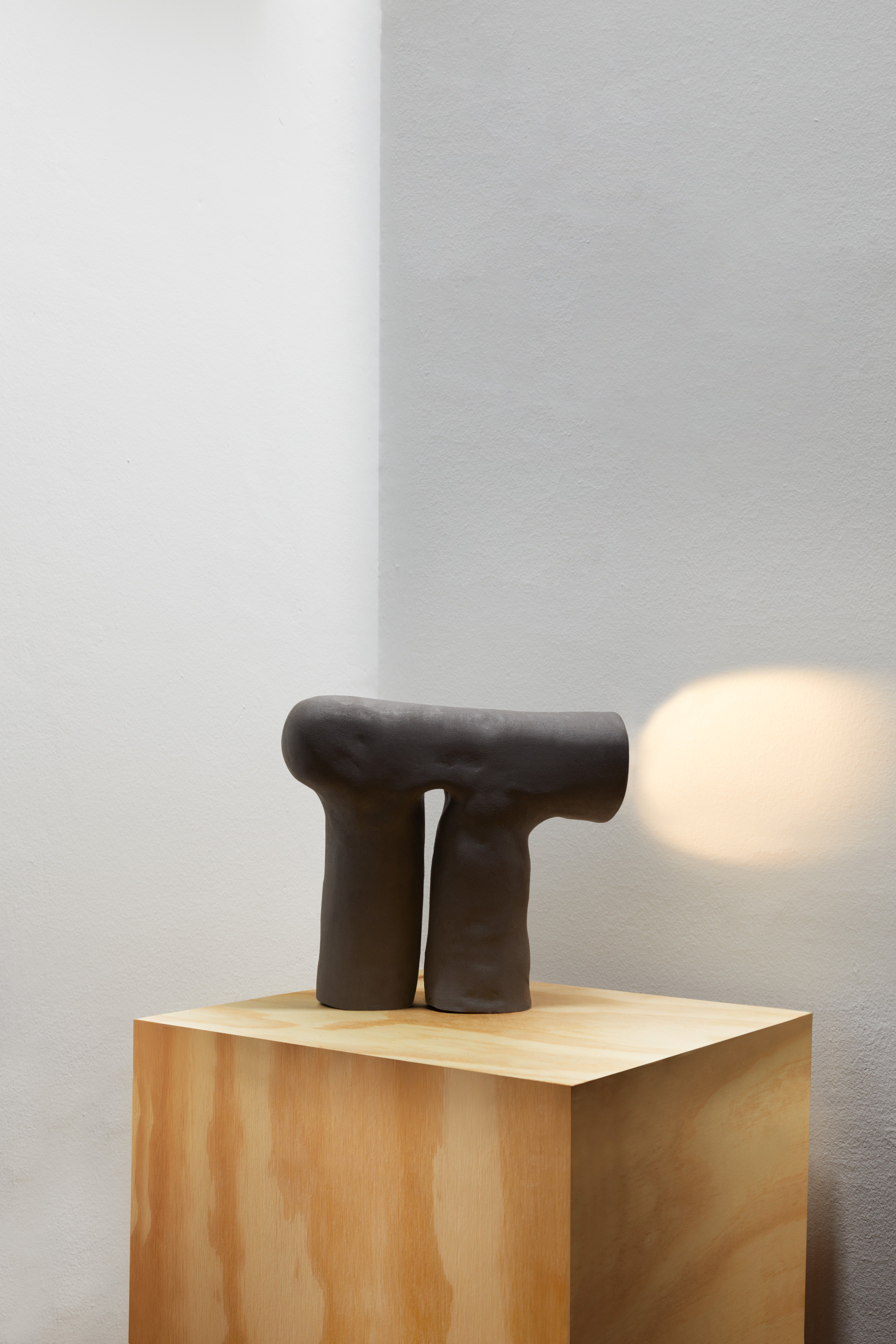 Foco- engobe noir Sculpture en grès réfractaire, Collection Cadaqués en vente