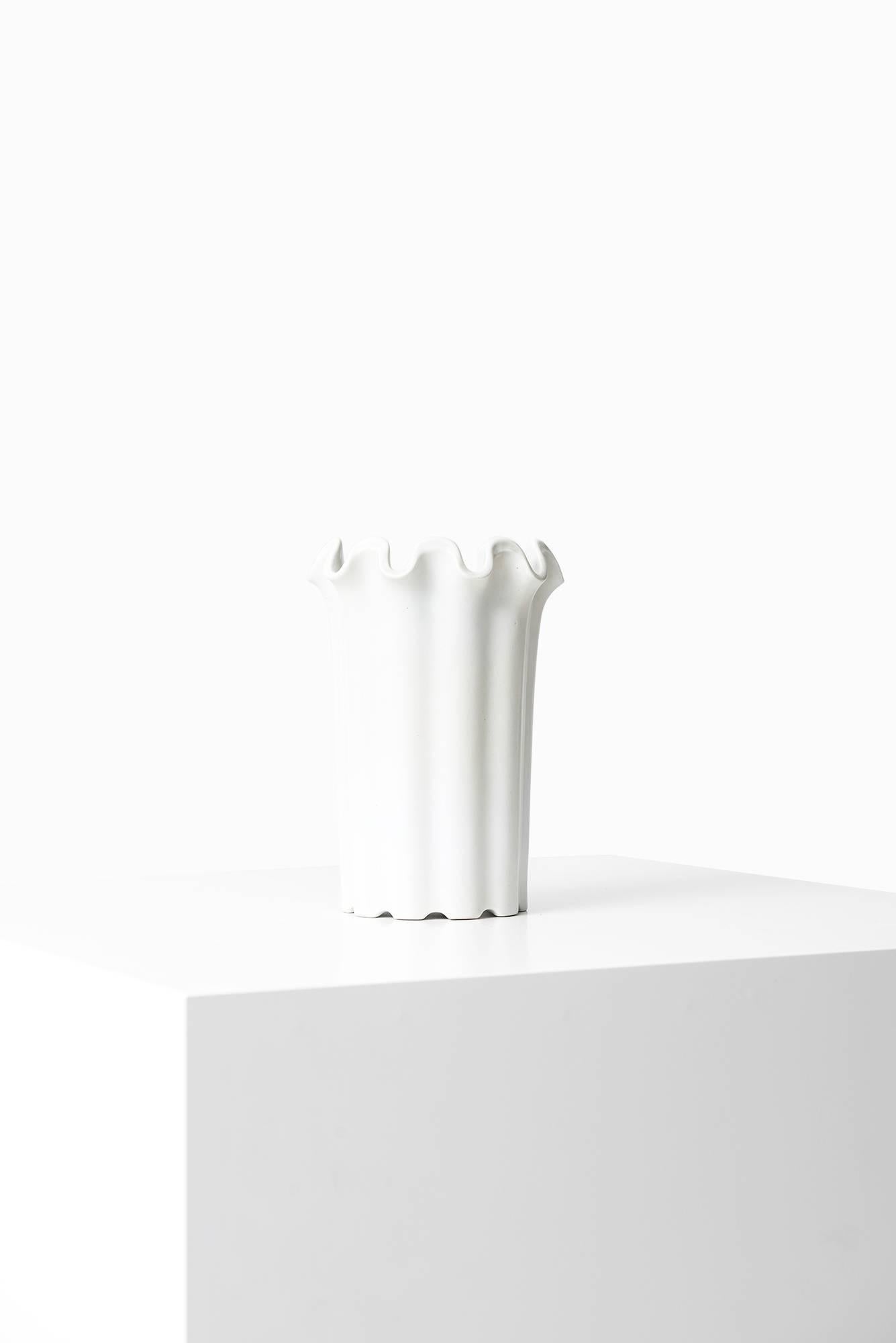 Ceramic vase model Våga designed by Wilhelm Kage. Produced by Gustavsberg in Sweden.